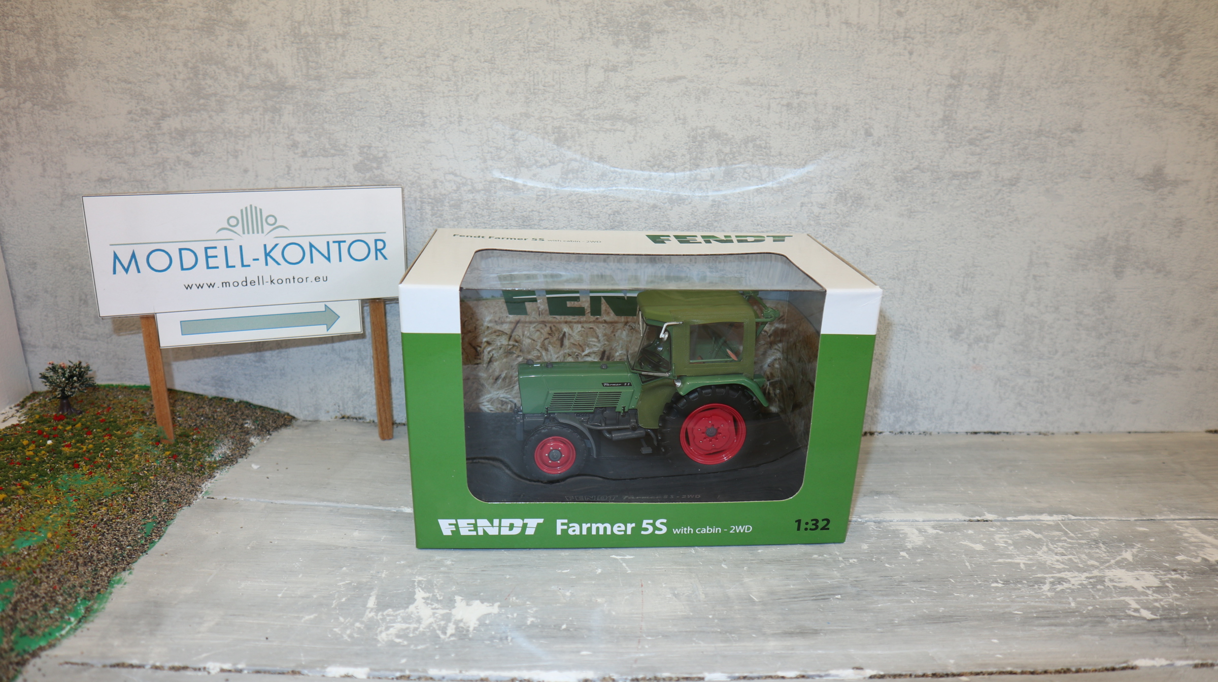 Universal Hobbies UH 5291 in 1:32,  Fendt Farmer 5S 2WD mit PEKO-Kabine , NEU in OVP