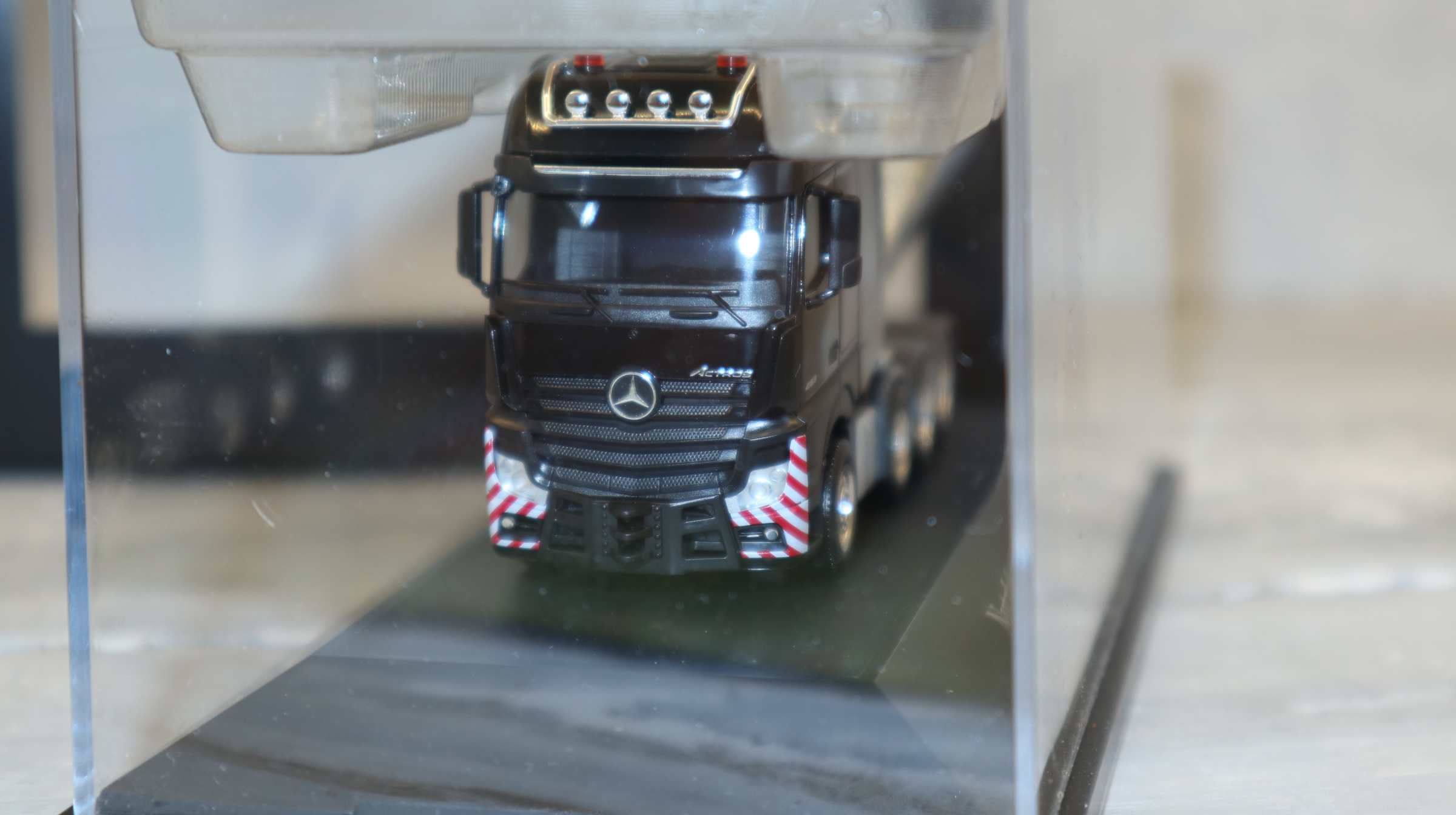 Herpa in 1:87. MB Actros SLT, Sondermodell zur  IAA 2016, Modellnummer 329 / 500, NEU in OVP