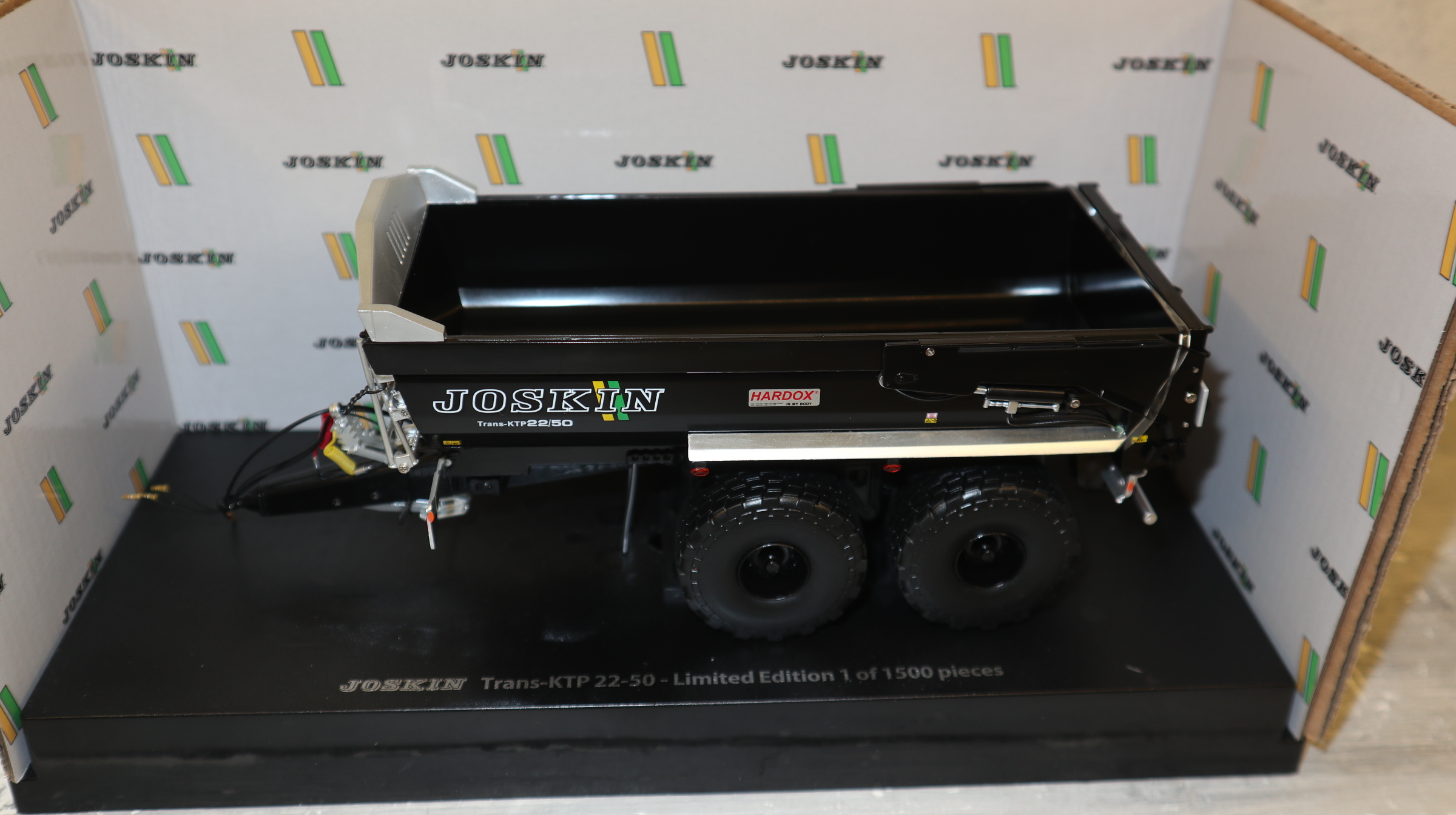Universal Hobbies UH 6805 in 1:32, Joskin Trans-KTP 22-50 BLACK Edition,  NEU in OVP