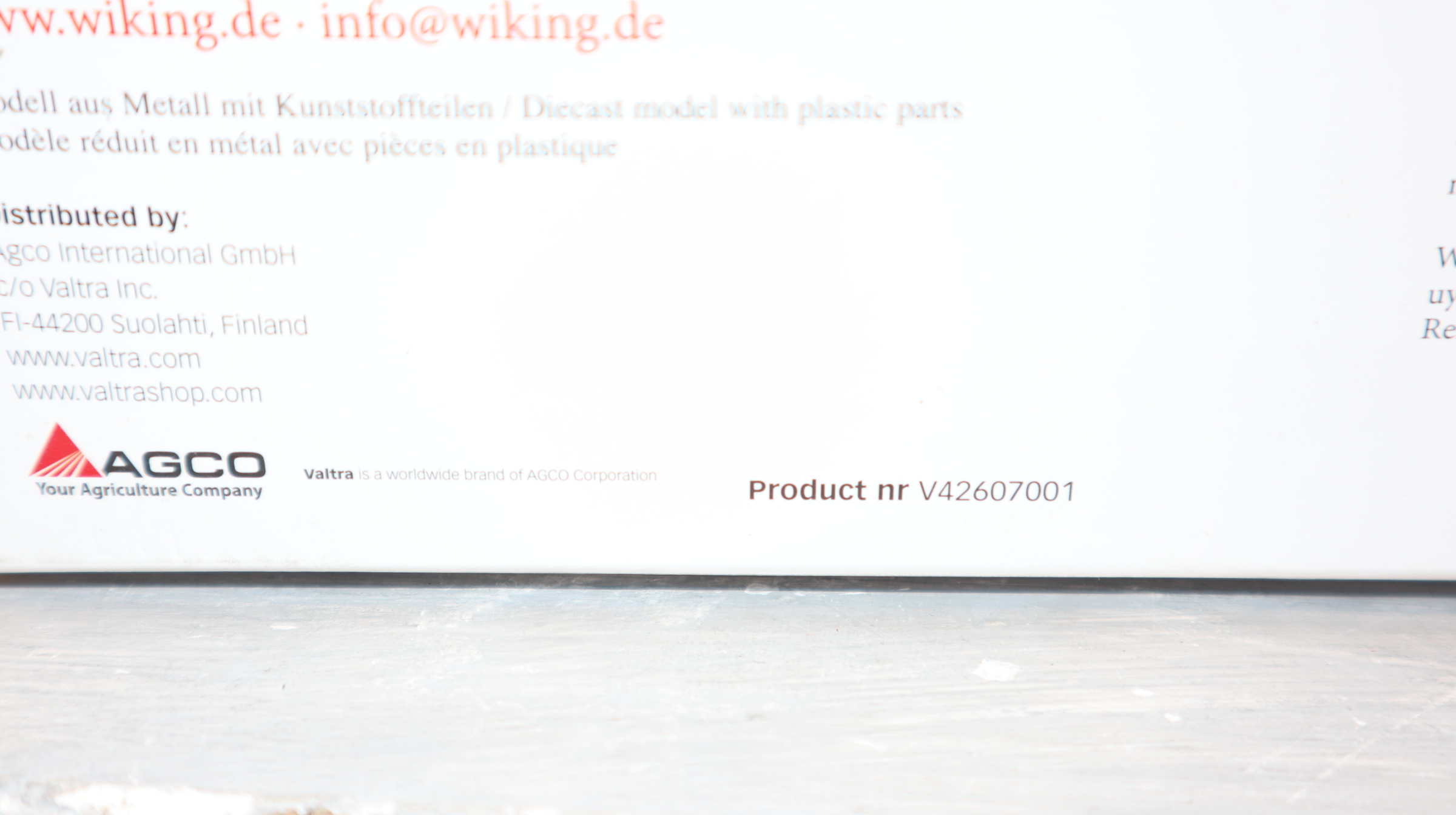 WIKING 077326 in 1:32, Valtra N143 HT3 Braun-Metallic Sondermodell, NEU in OVP