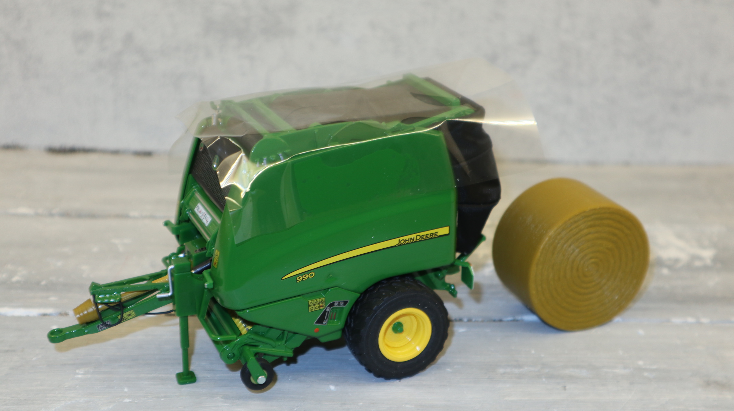 Wiking 077316 in 1:32, JOHN Deere Rundballenpresse 990, NEU in OVP