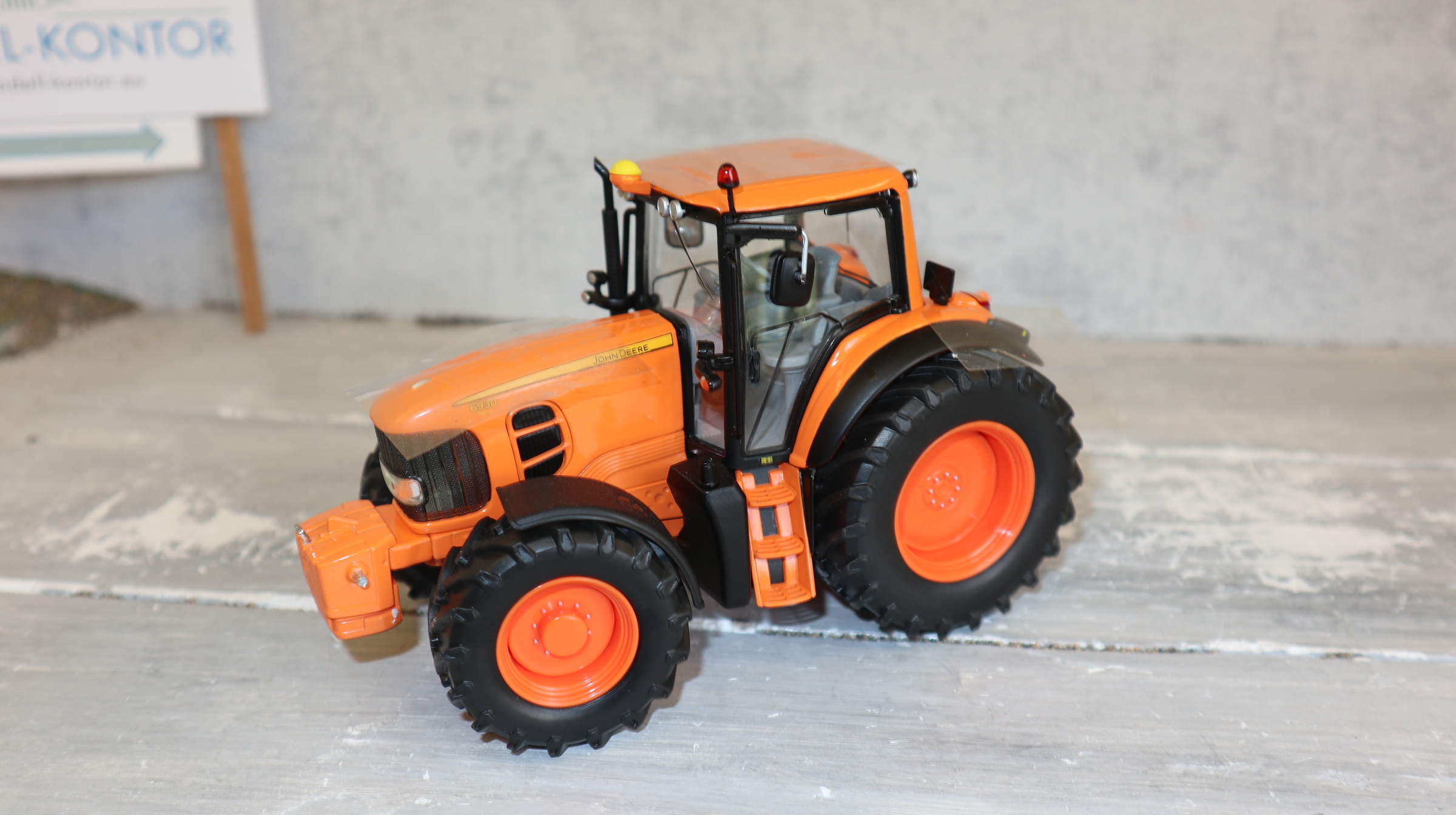 WIKING 077304 in 1:32, John Deere 6930 Kommunal , NEU in OVP