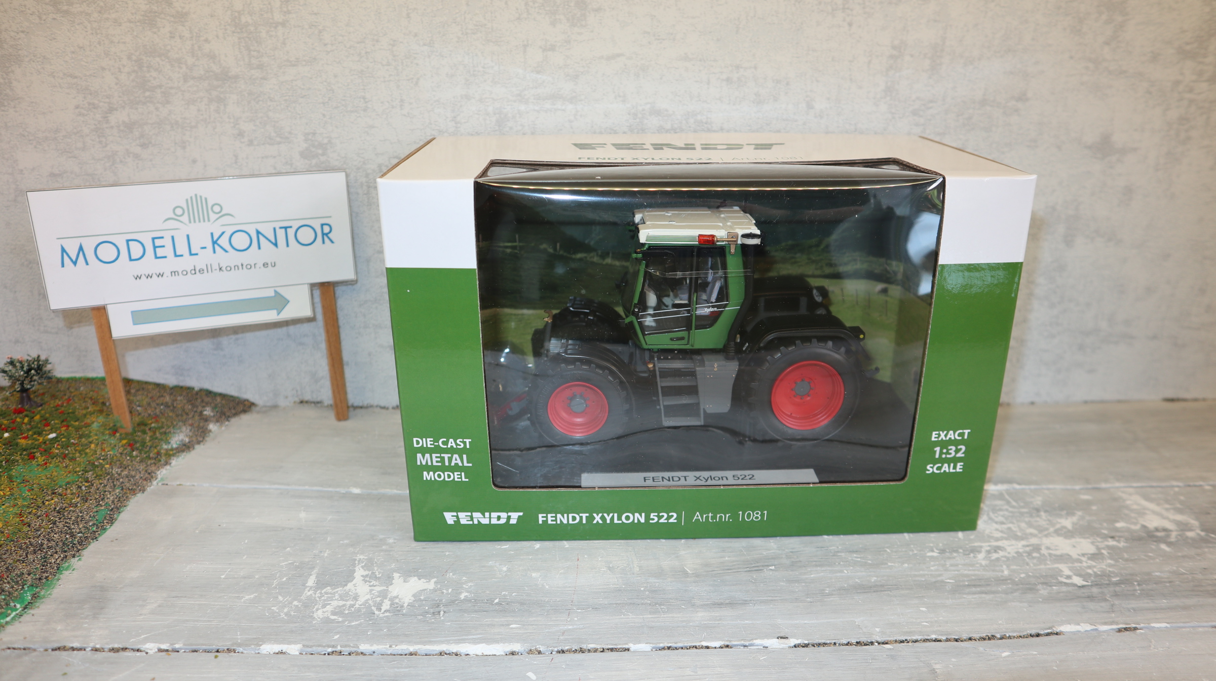 Weise Toys 1081 in 1:32, Fendt Xylon 522 rote Felgen,  NEU in OVP