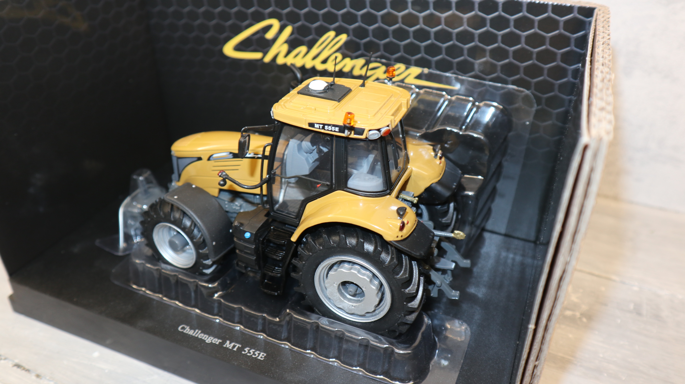 UH 4875 in 1:32  Challenger MT 555 E (Challenger ist FENDT in den USA) NEU in OVP