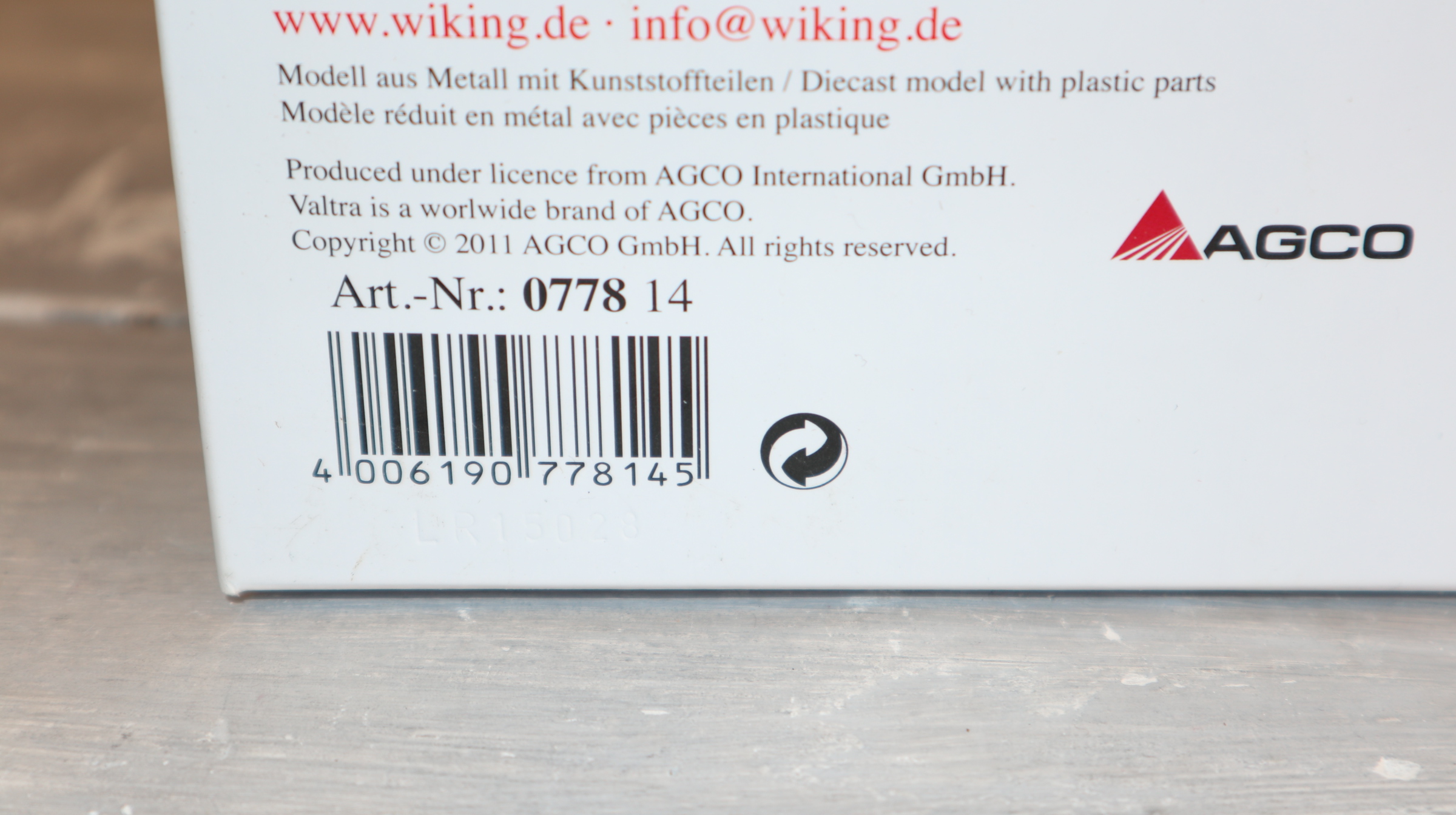 Wiking 077814 in 1:32,Valtra T214 blau-metallic  NEU in OVP