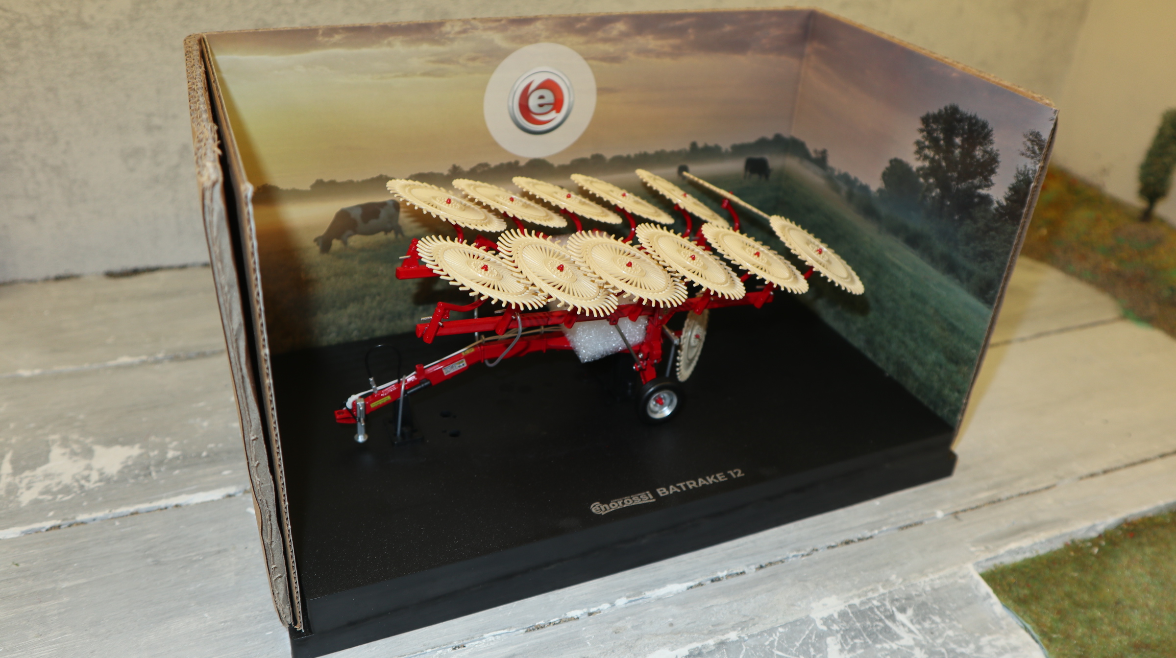 Universal Hobbies UH 6556 in 1:32, ENOROSSI Batrake 12  NEU in OVP