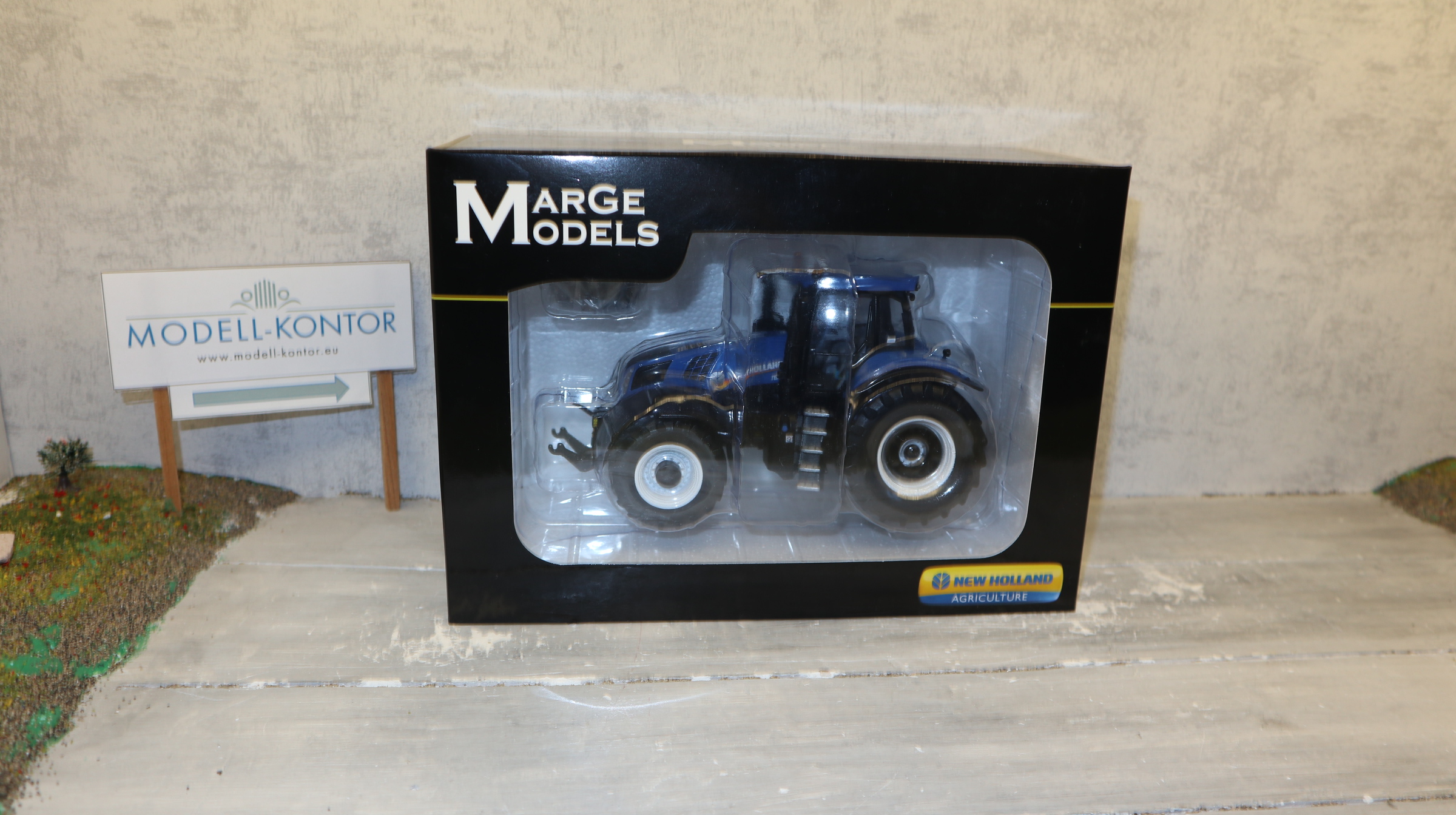 MarGe 1704 in 1:32, New Holland T8.435 Blue, Trelleborg-Reifen,  NEU in OVP