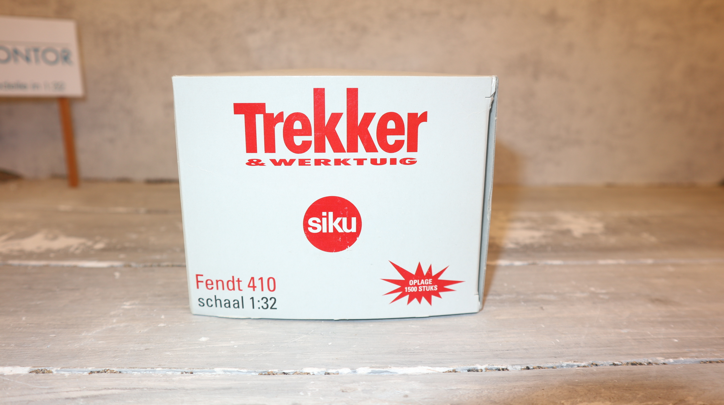 Siku 2968 in 1:32, Fendt 410 mit Streuer BLAU "Trekker&Werktuig NL aus 2003, NEU in OVP