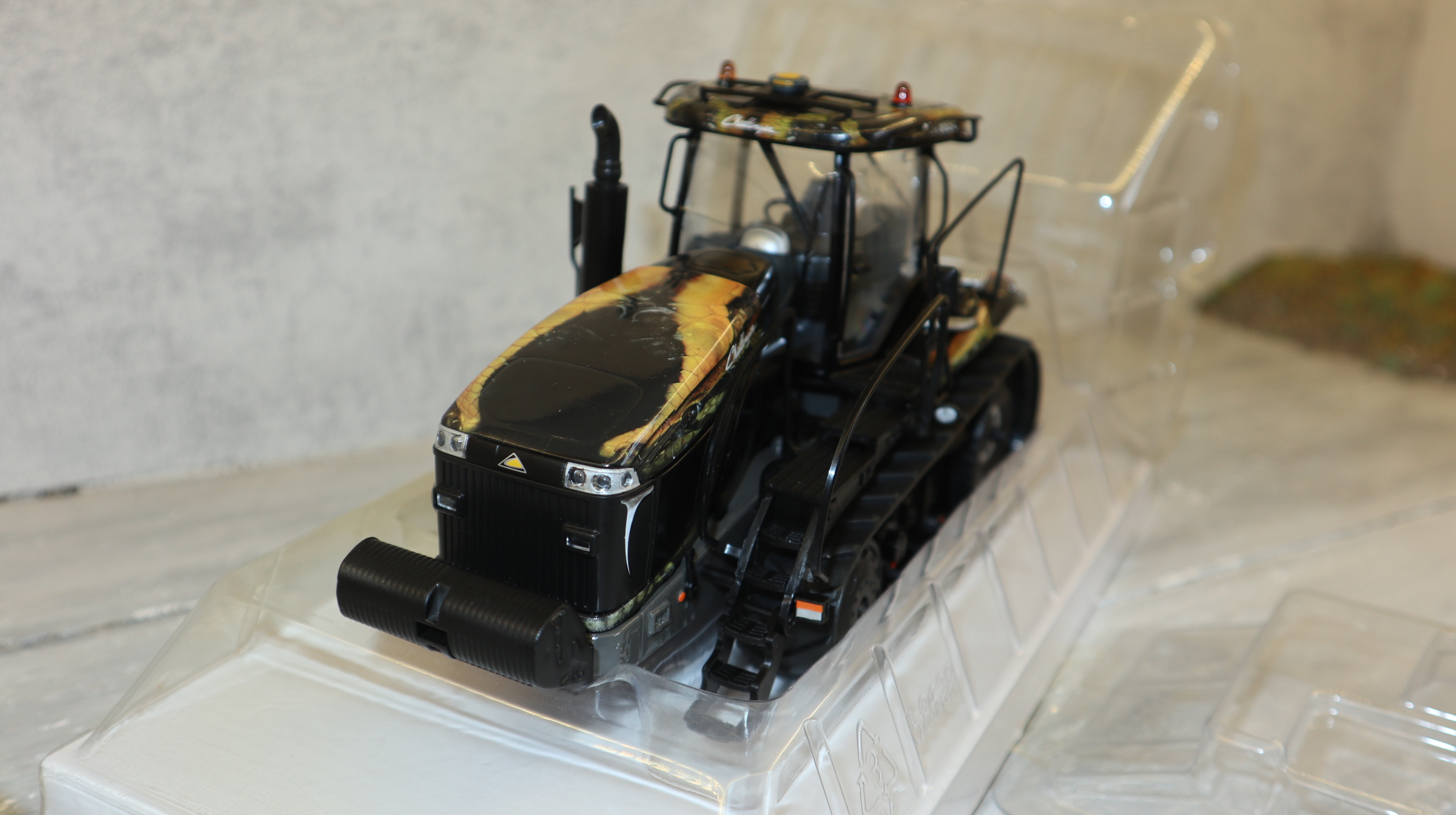 USK 58622 in 1:32 Challenger MT865C ANAKONDA NEU in OVP