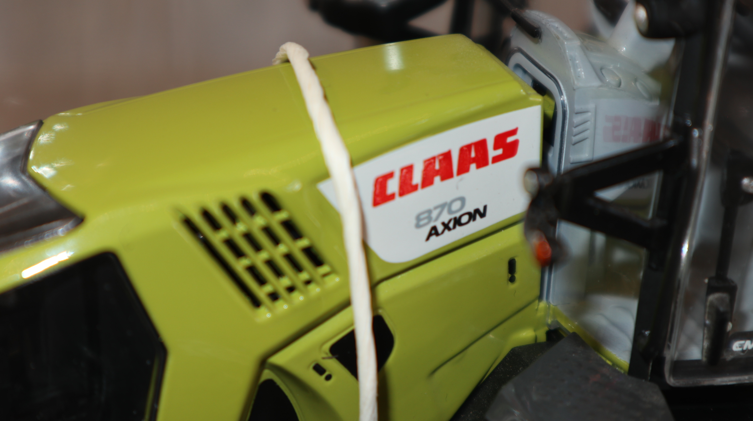 ROS 301580 in 1:32, Claas Axion 870 mit Zusatzreifen, NEU in OVP