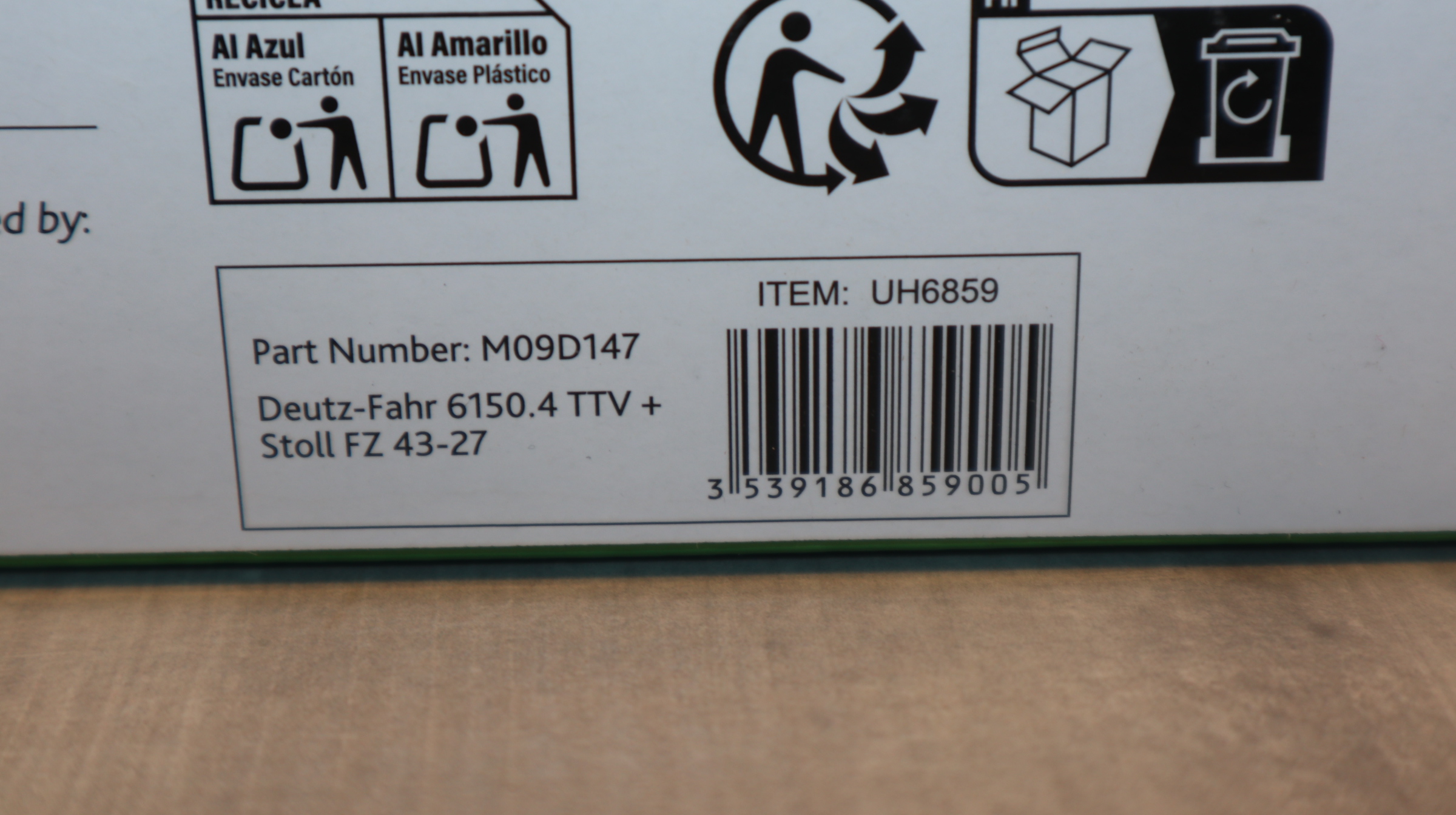 Universal Hobbies UH 6859 in 1:32, Deutz-Fahr 6150.4 TTV mit STOLL Frontlader, NEU in OVP
