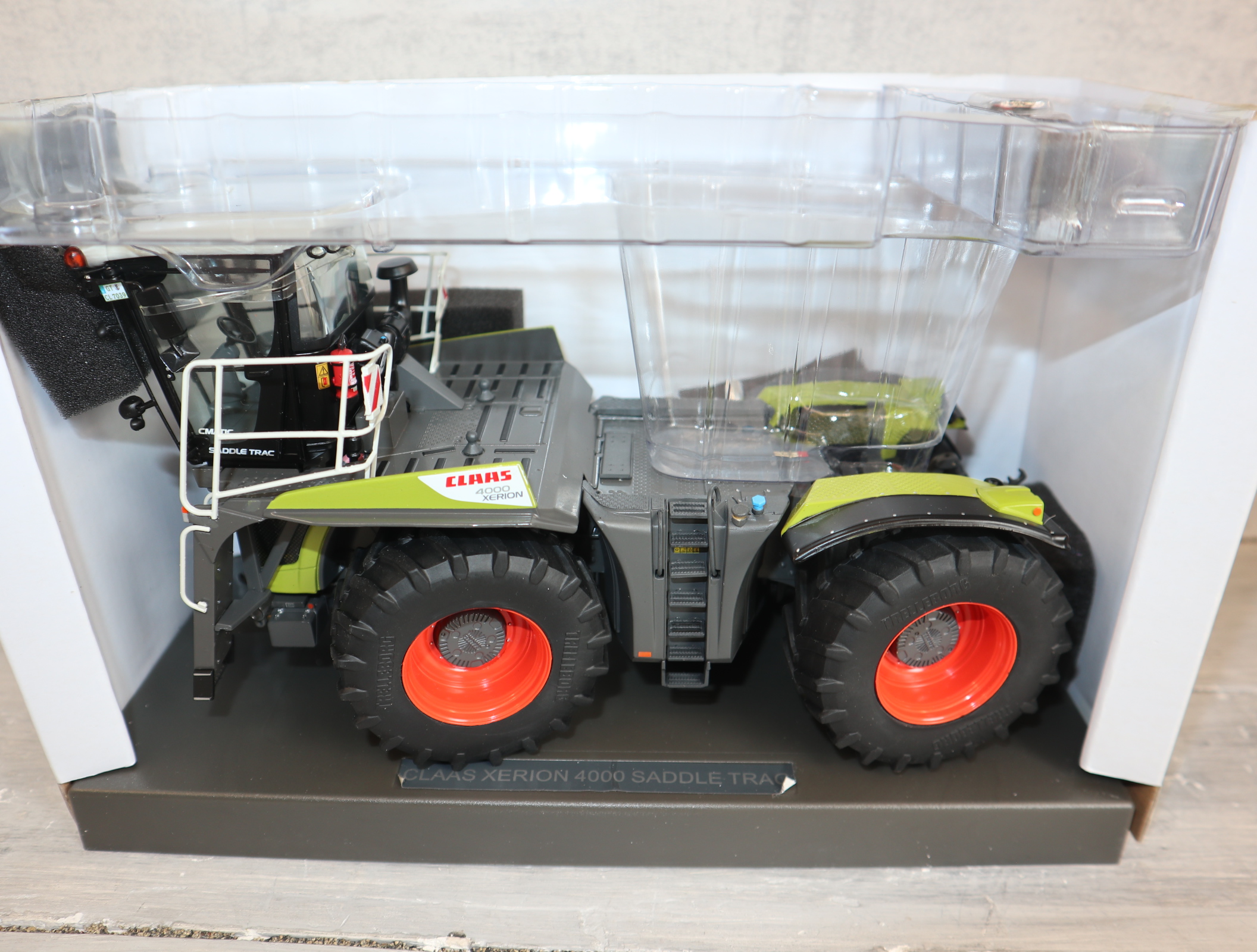 Weise Toys 1030 in 1:32  Claas Xerion 4000 Saddle Trac in OVP