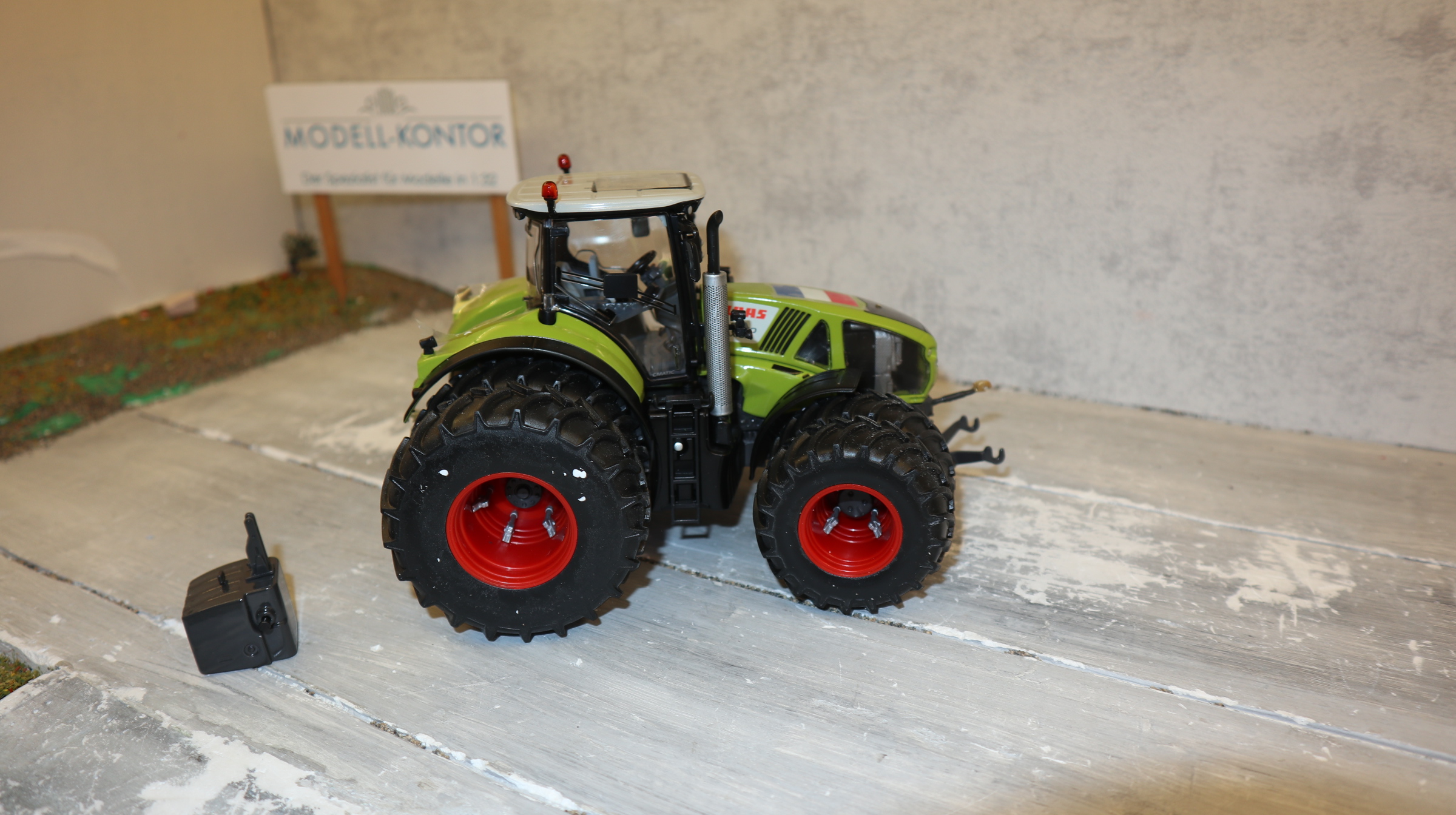 Wiking 077863 in 1:32,  Claas Axion 950 SIMA 2019 Zwillingsreifen, NEU in OVP