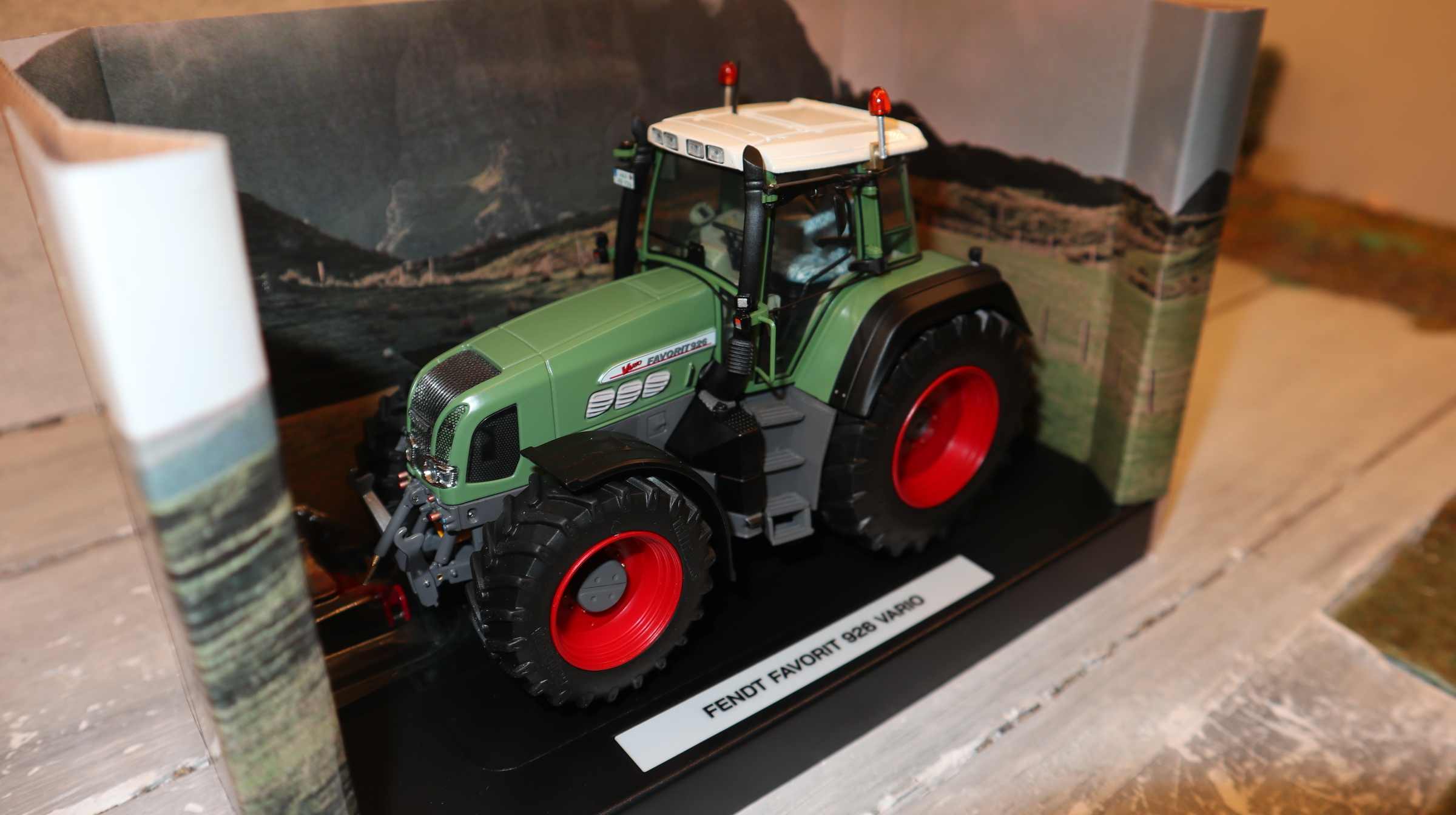 Weise Toys 1026 in 1:32, Fendt Favorit  926 Vario, NEU in OVP