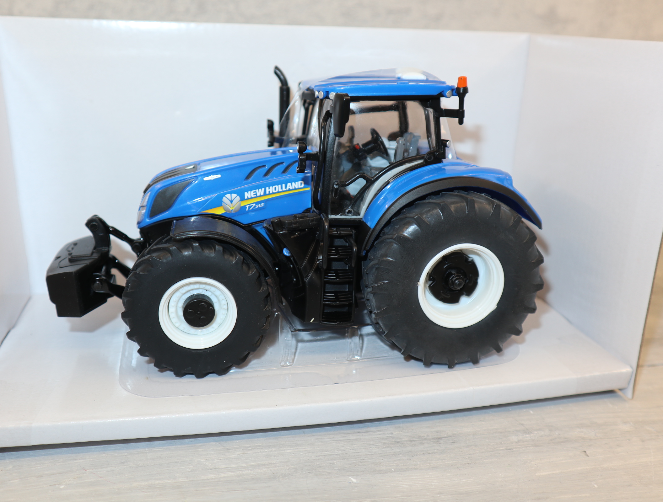 Britains 43149 in 1:32 New Holland T7.315, NEU in OVP