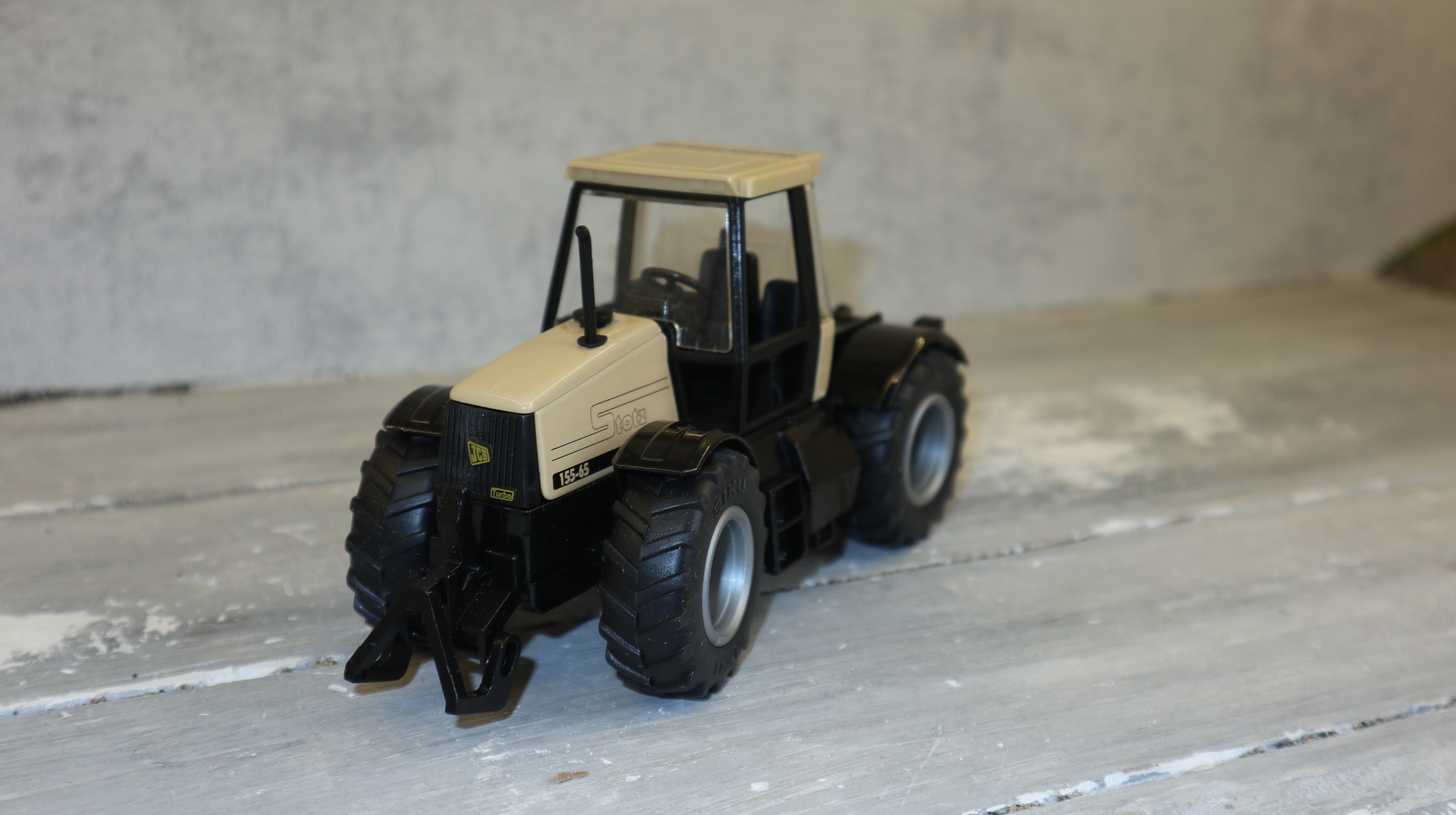 Siku 3160 in 1:32, JCB Fastrac 2150 STOTZ beige, NEU in OVP
