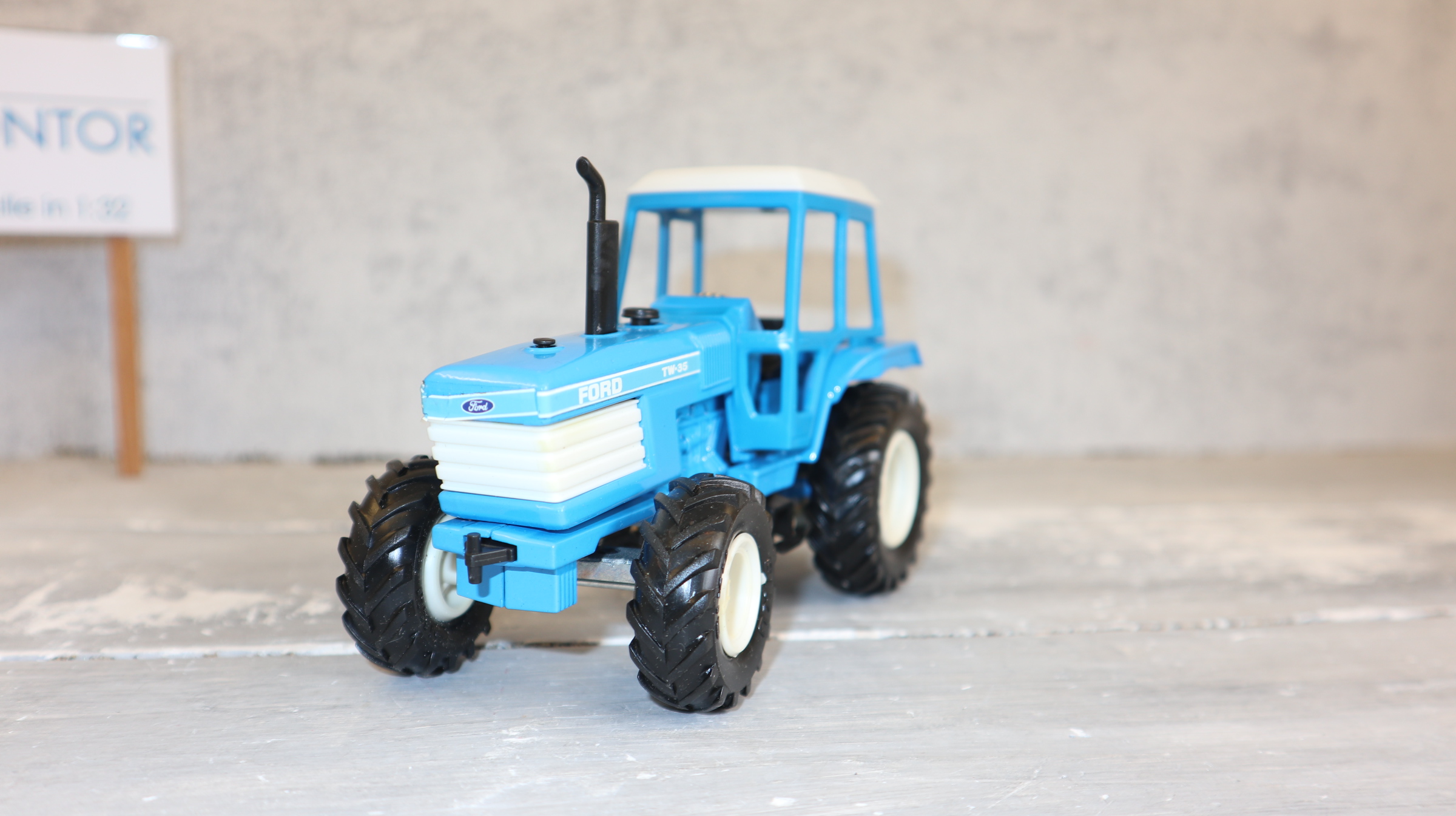 Siku 2855 in 1:32,  Ford TW 35 4WD, NEU in OVP