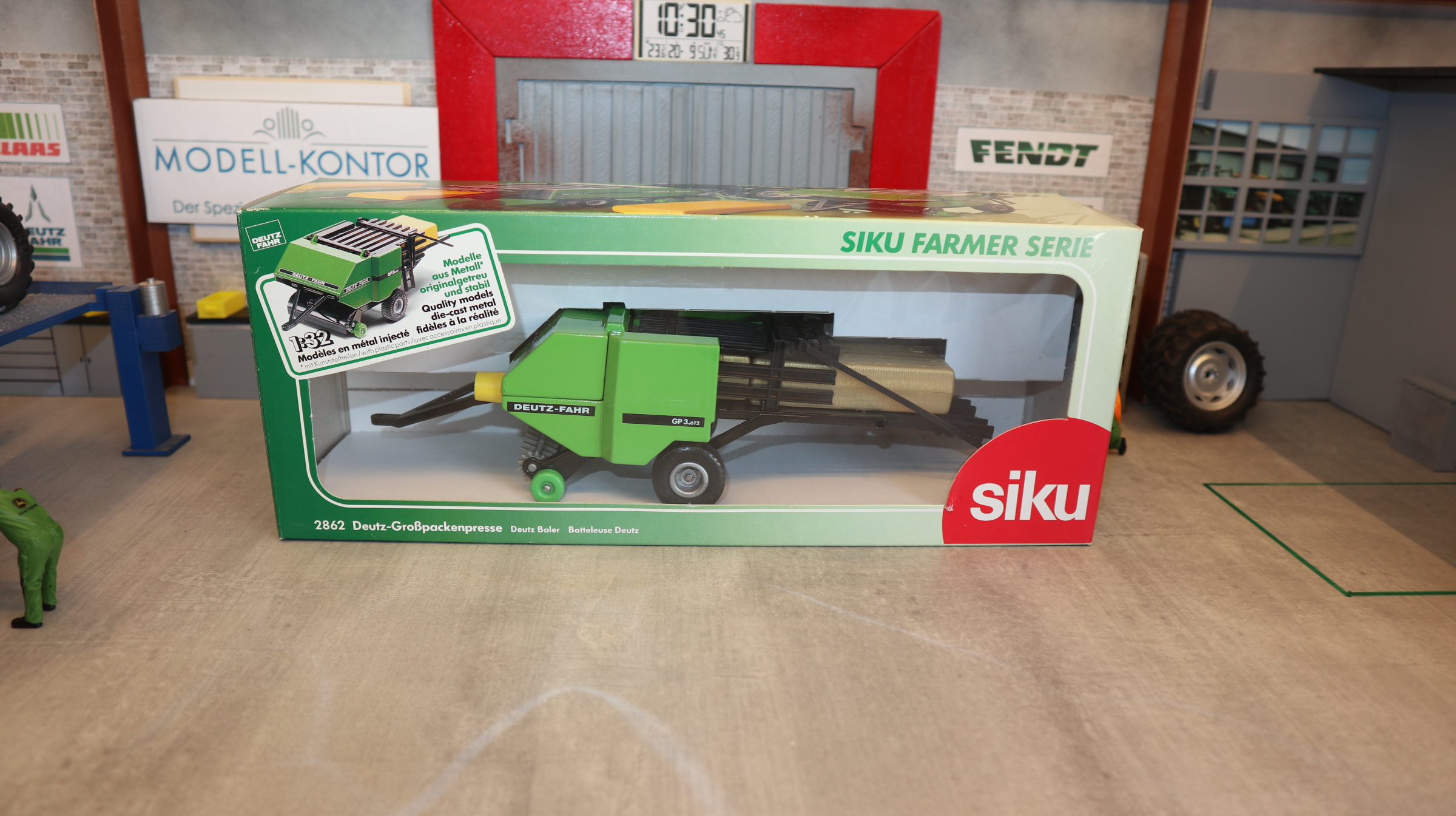 Siku 2862 in 1:32,  Deutz Großballenpresse breite Reifen Version 2, NEU in OVP