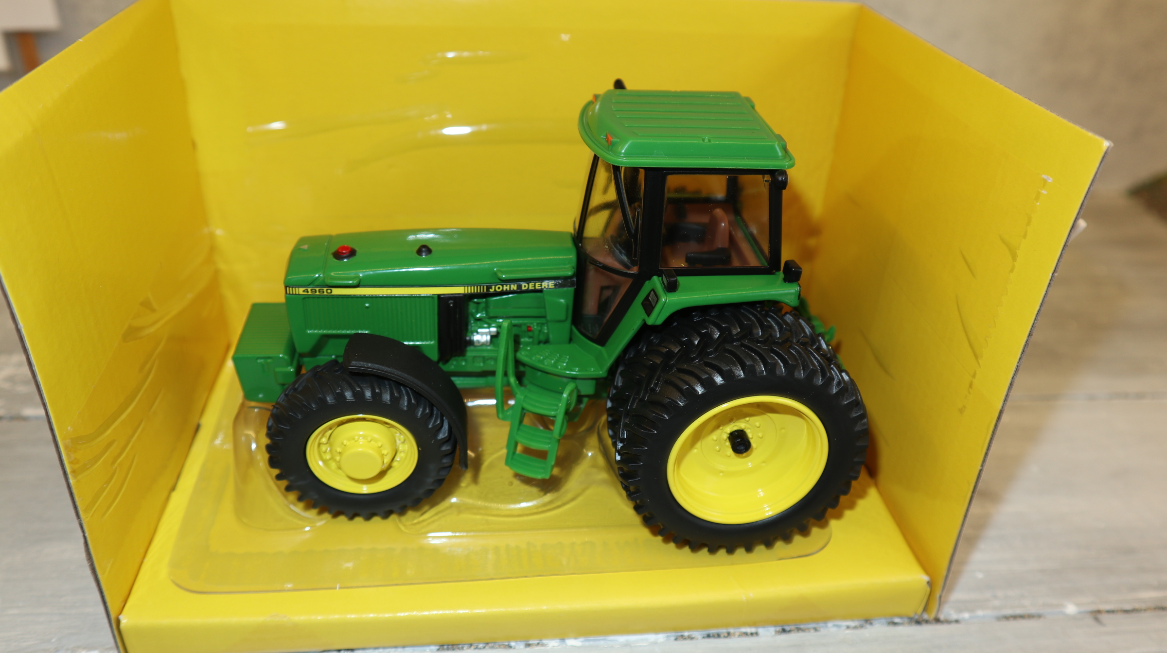 Britains Prestige 43383 in 1:32,  John Deere 4960 Zwillingsreifen HA ,  NEU in OVP