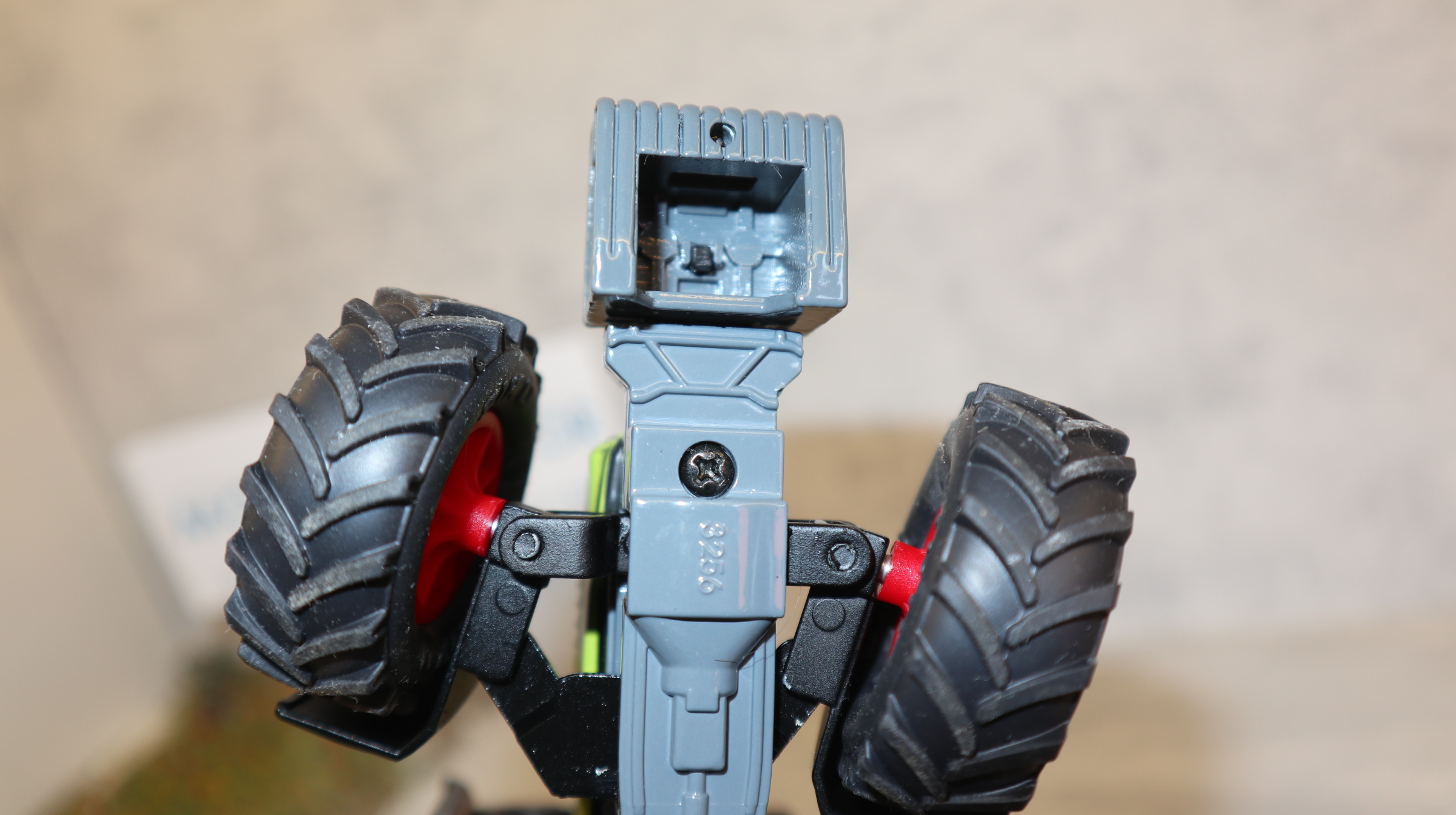 Siku 3256 in 1:32,  Claas Ares 697 ATZ mit Frontgewicht, NEU in OVP