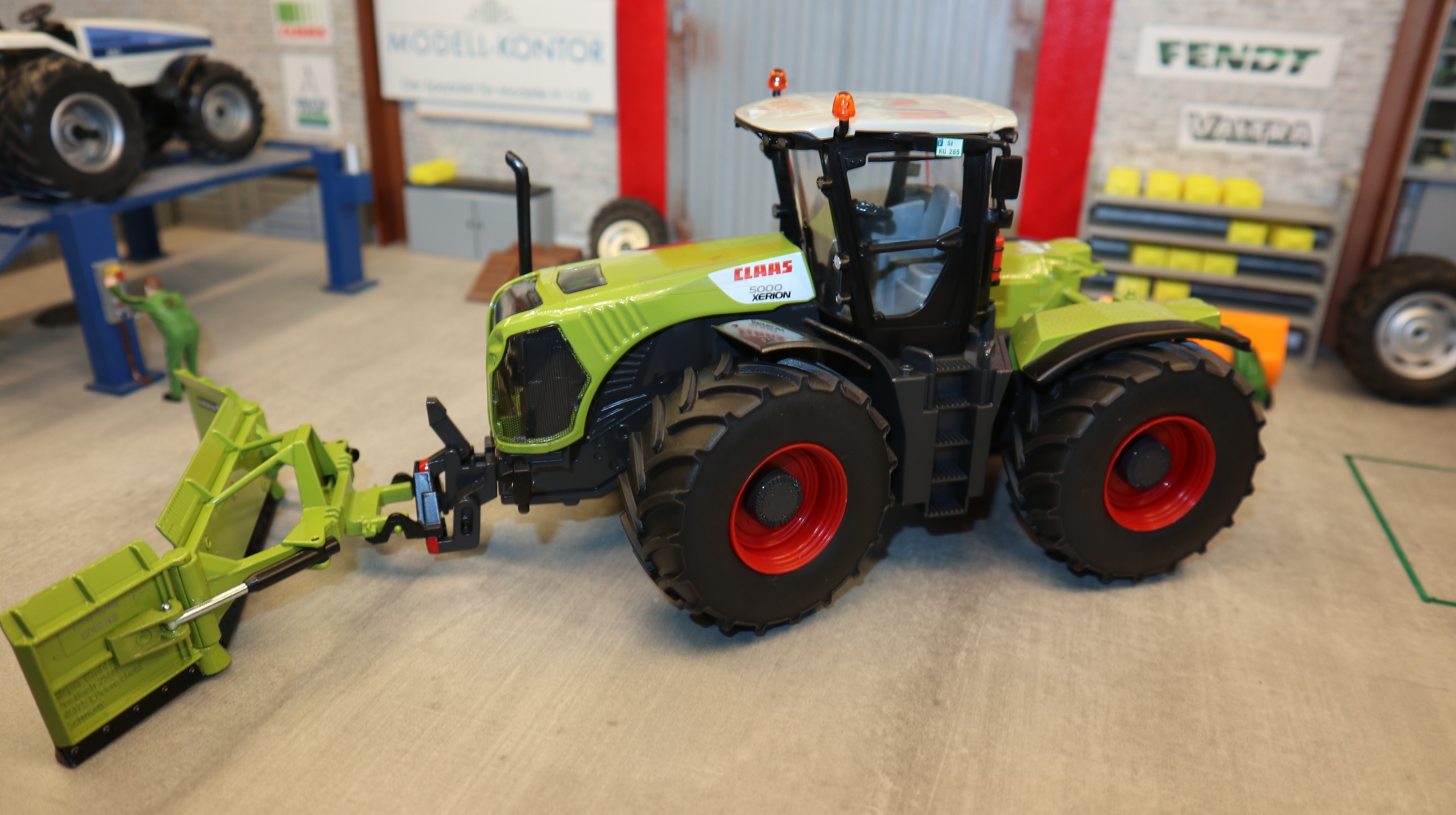 Siku 3271 + 2467 in 1:32, Claas Xerion mit Maisschiebeschild als Set, NEU in OVP
