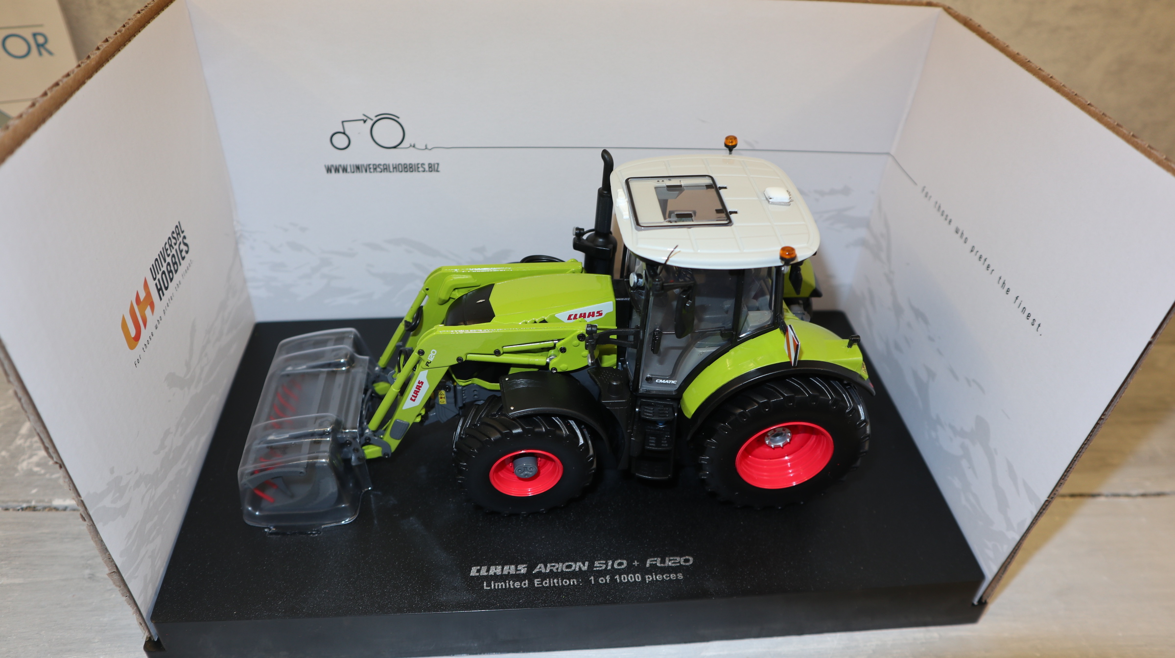 Universal Hobbies UH 6646 in 1:32,  CLAAS Arion 510 mit Frontlader,  nur 1000 Stück, NEU in OVP