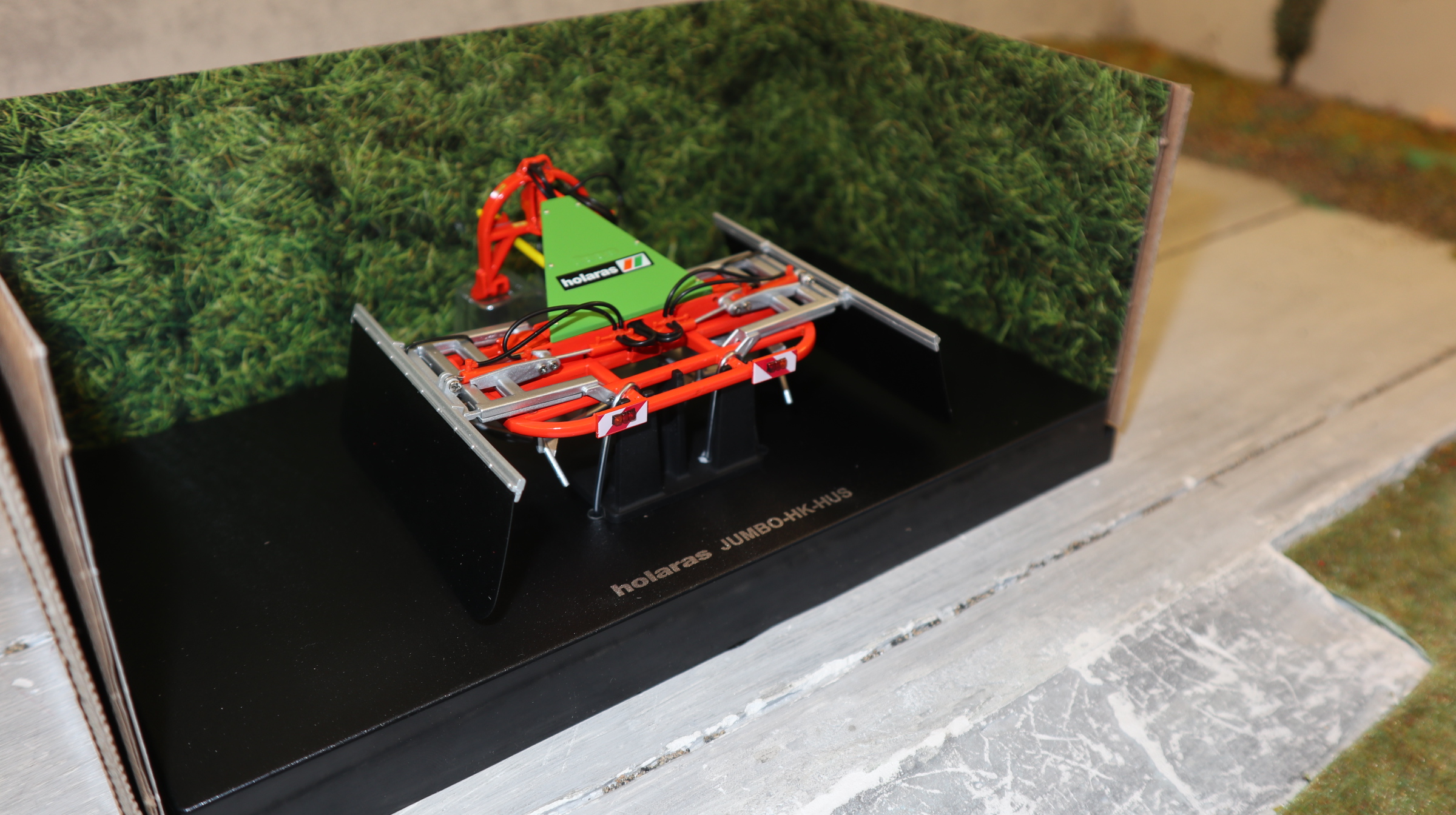 Universal Hobbies UH 6850 in 1:32, HOLARAS Siloverteiler, NEU in OVP