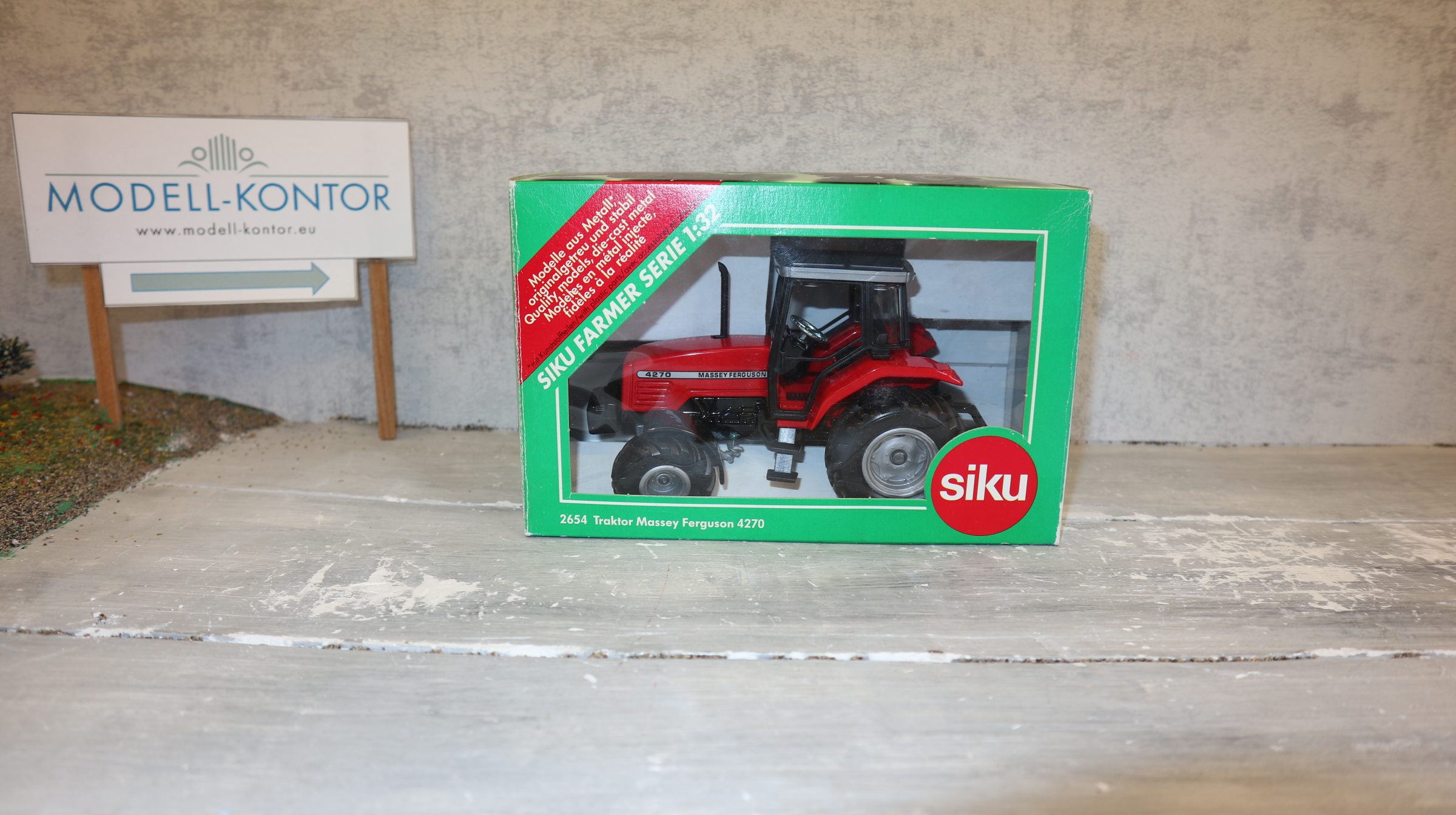 Siku 2654 in 1:32, Massey Ferguson 4270 schmale Reifen,  NEU in OVP