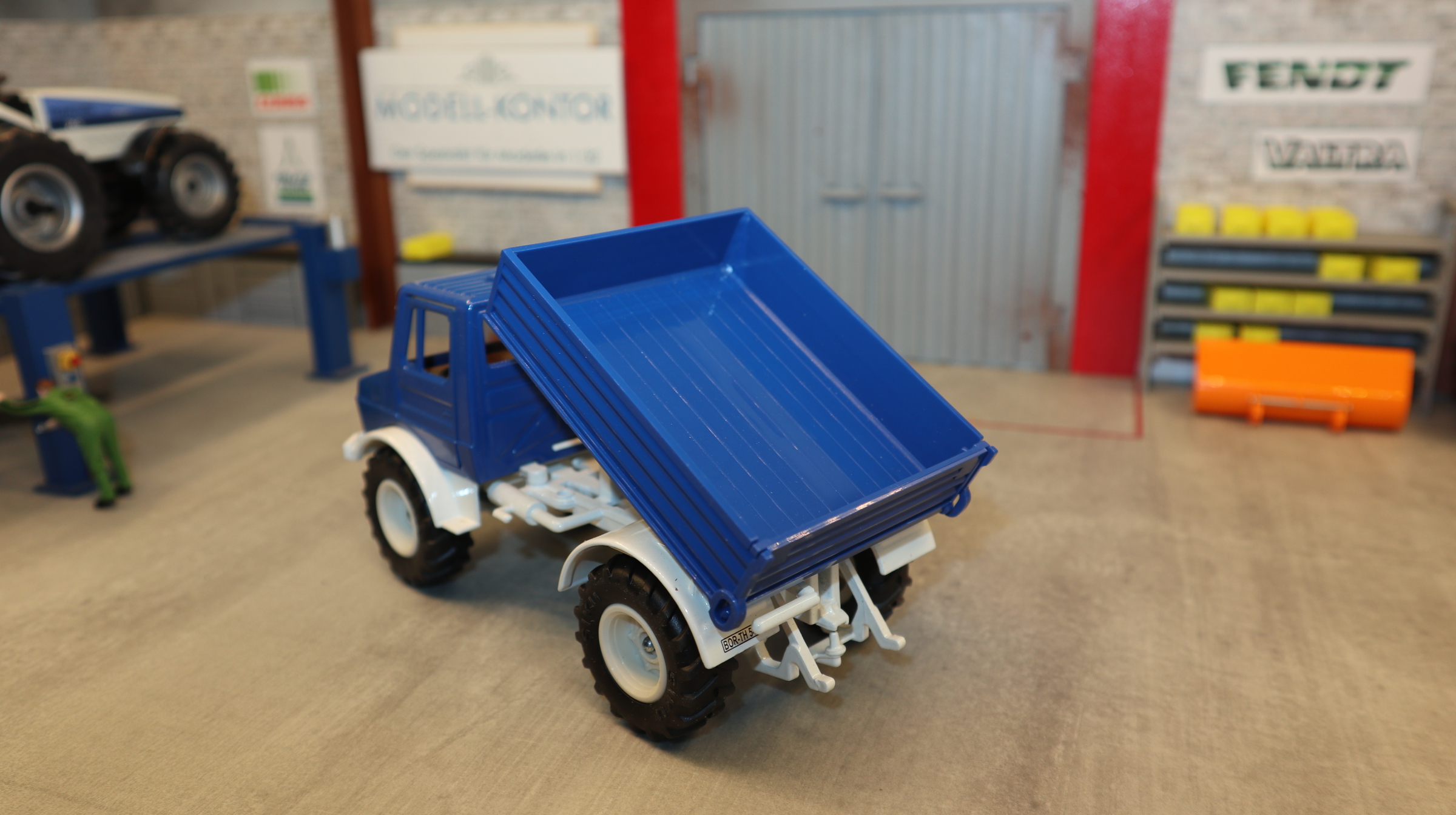 Siku 3153 in 1:32, UNIMOG 1700, Sondermodell blau-weiß, SSC 2005, NEU in OVP