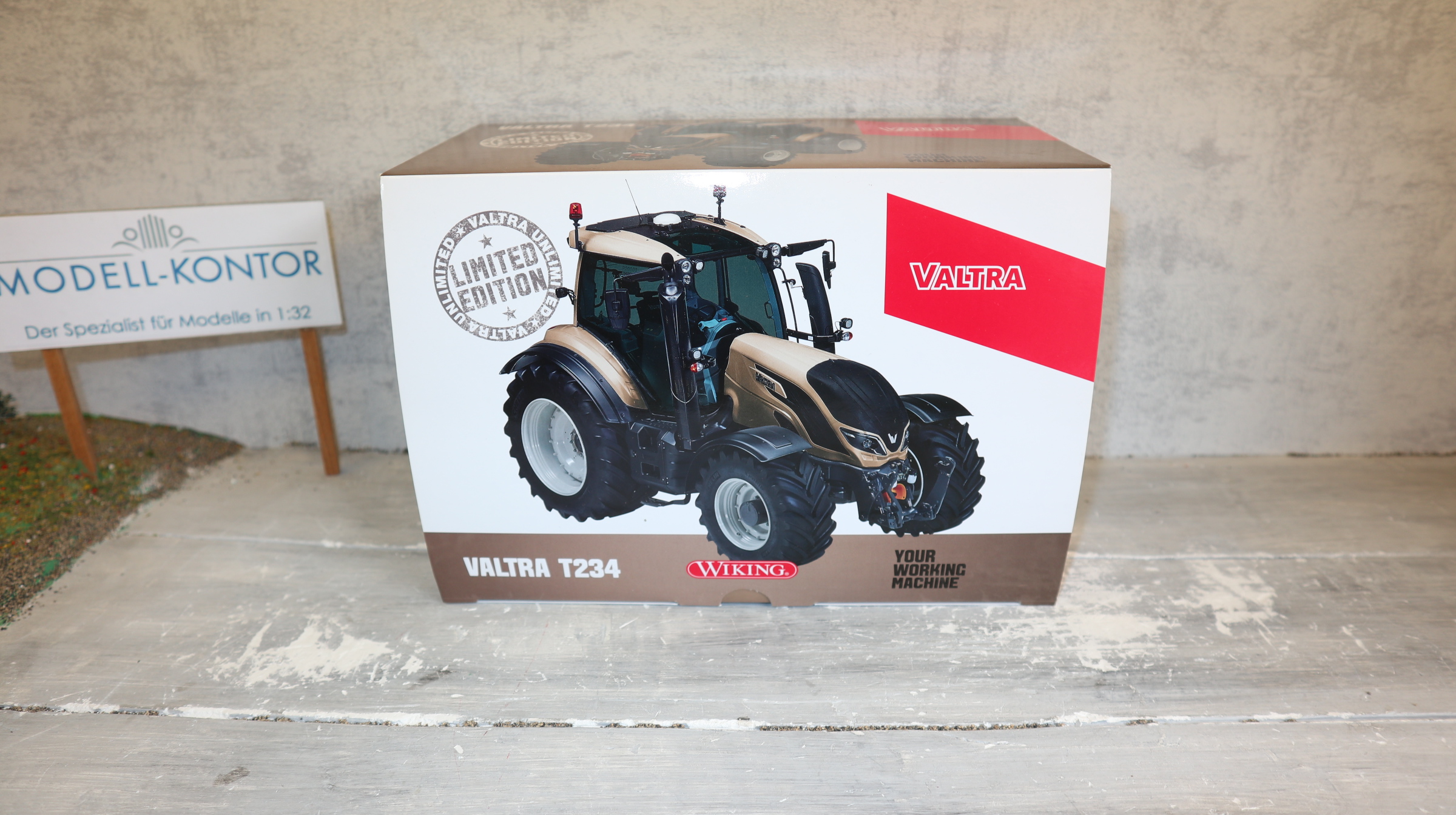Wiking 077814  in 1:32, VALTRA T234 champagner, V42701994 NEU in OVP