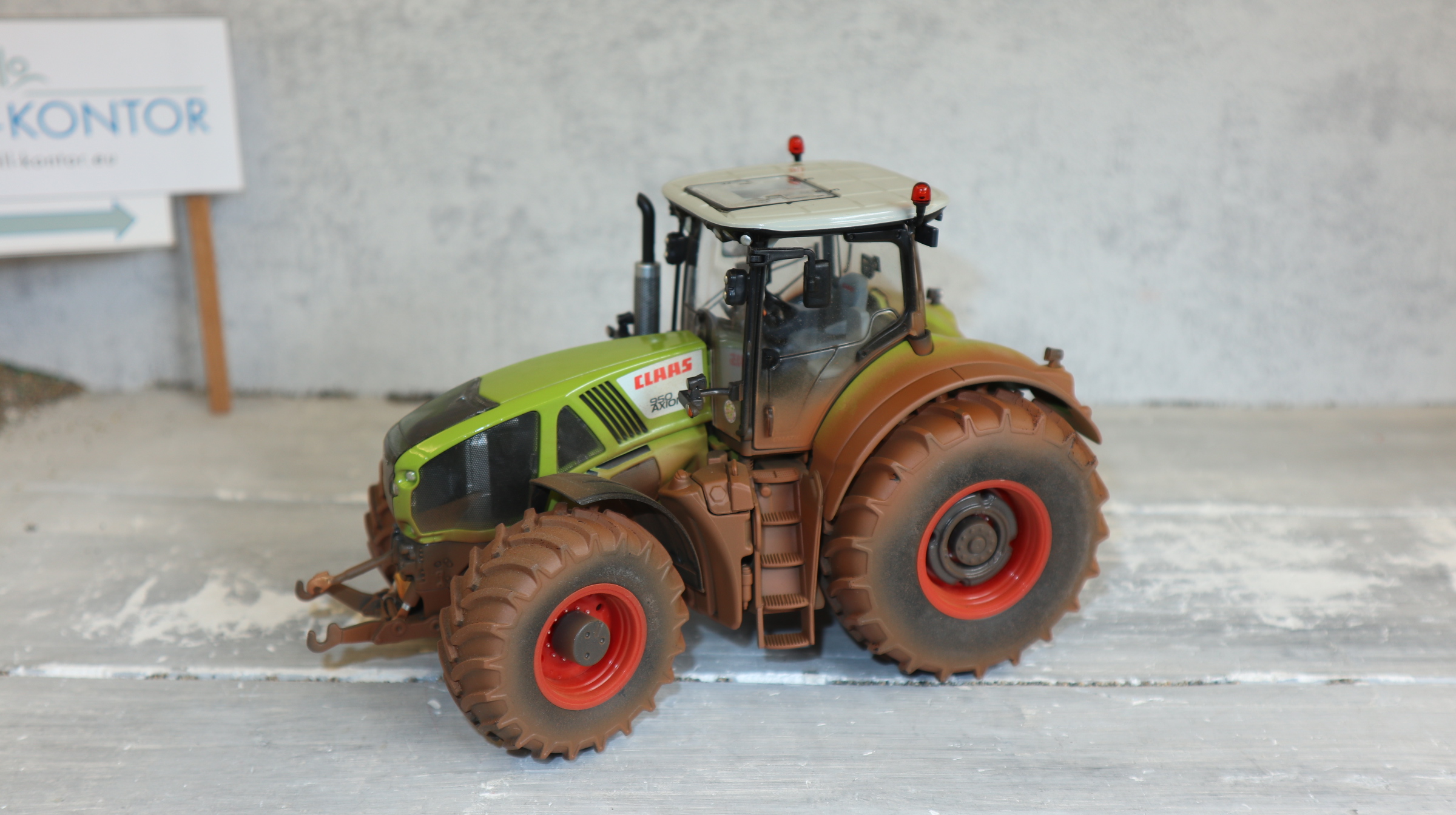 Wiking 077863 in 1:32,  Claas Axion 950 dirty ZLF 2012, NEU in OVP