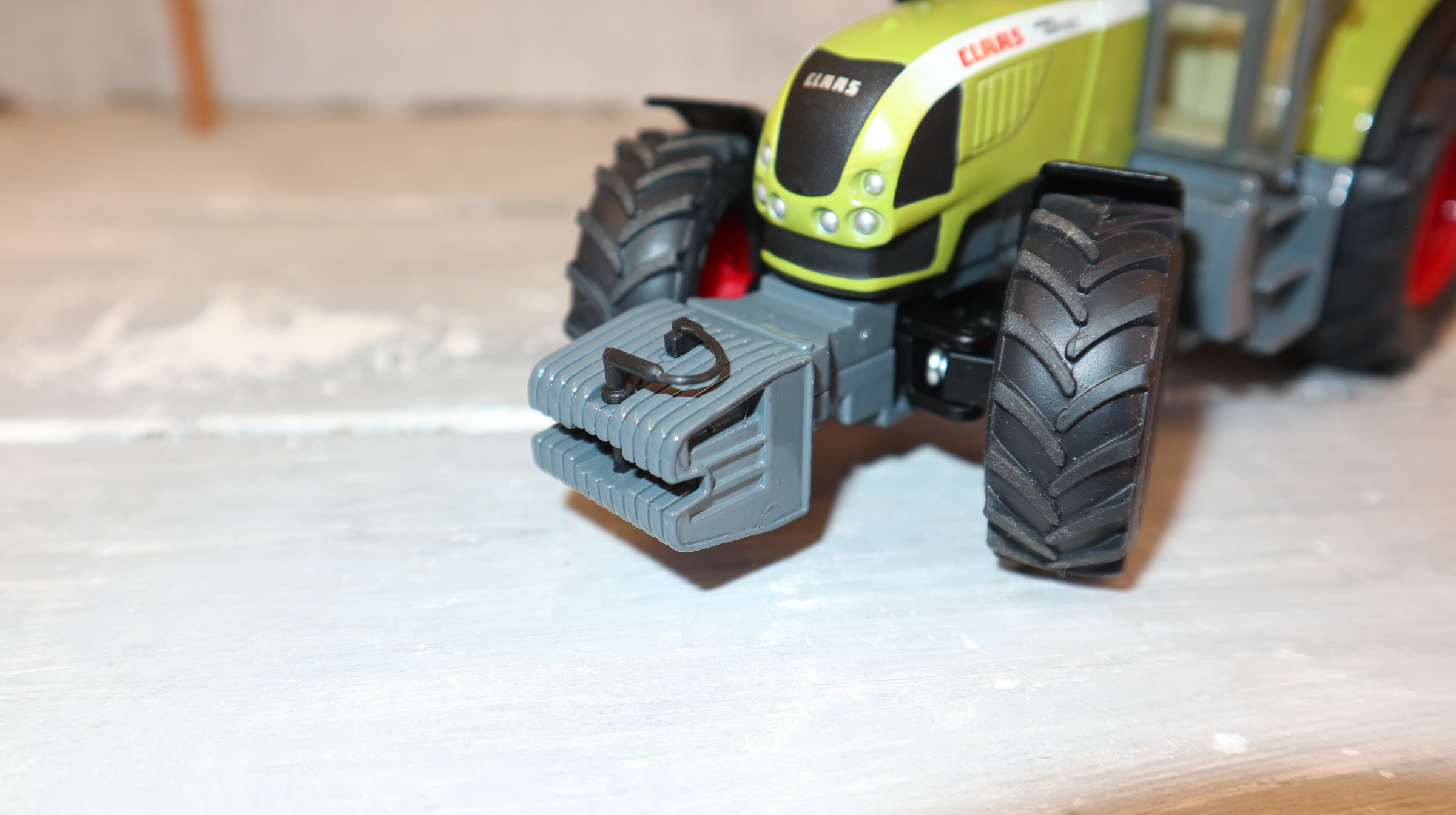 Siku 3256 in 1:32,  Claas Ares 697 ATZ mit Frontgewicht, NEU in OVP