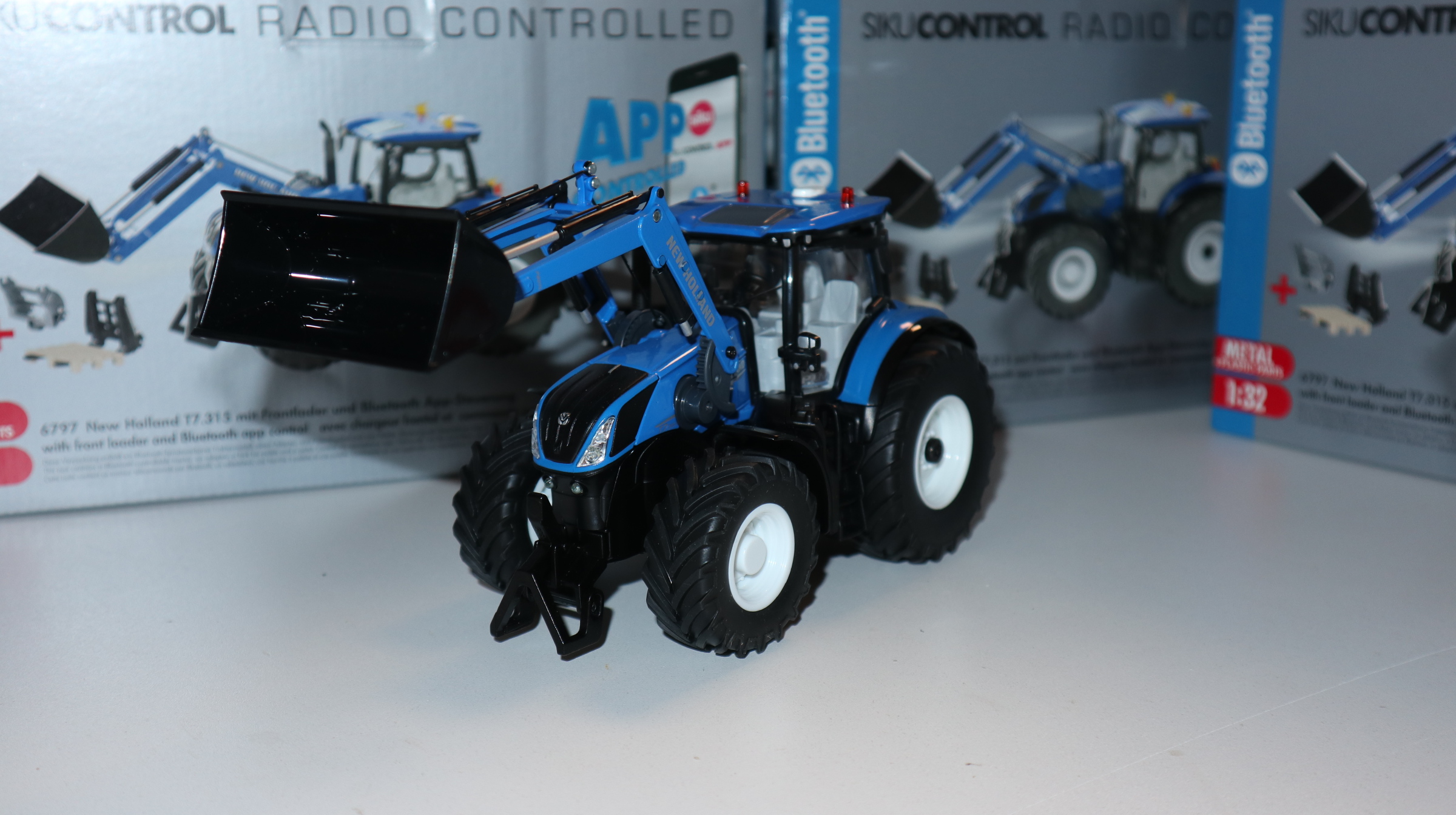 Siku 6797 Control in 1:32 New Holland T7.315 mit Frontlader NEU in OVP