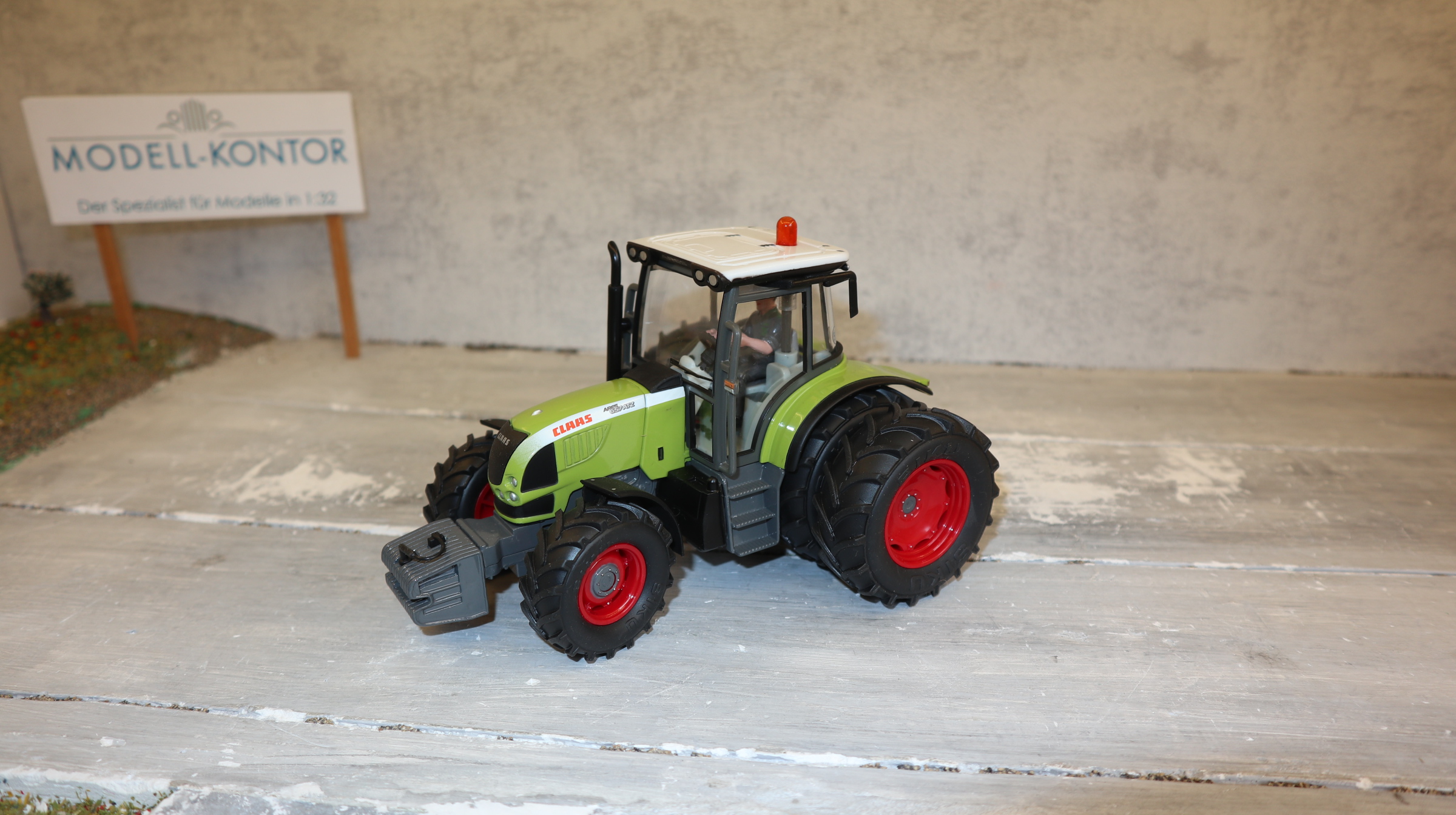 Siku 3256 in 1:32, Claas Arez 657 ATZ, Sondermodell LCN 2006   NEU in OVP