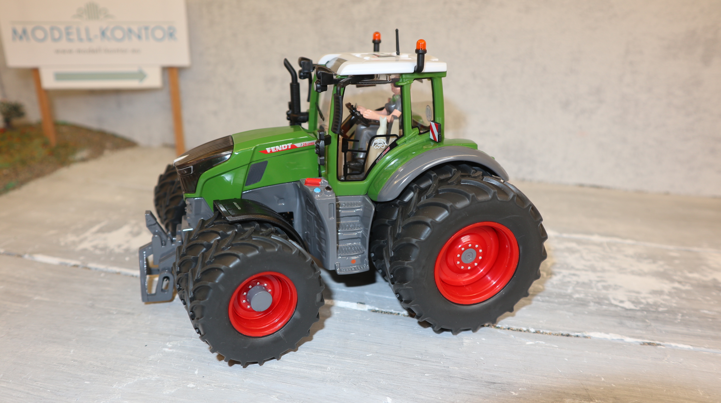 Siku 3293 in 1:32, Fendt 726 Vario Doppelbereifung  L.C.N. Modell 2024, NEU in OVP