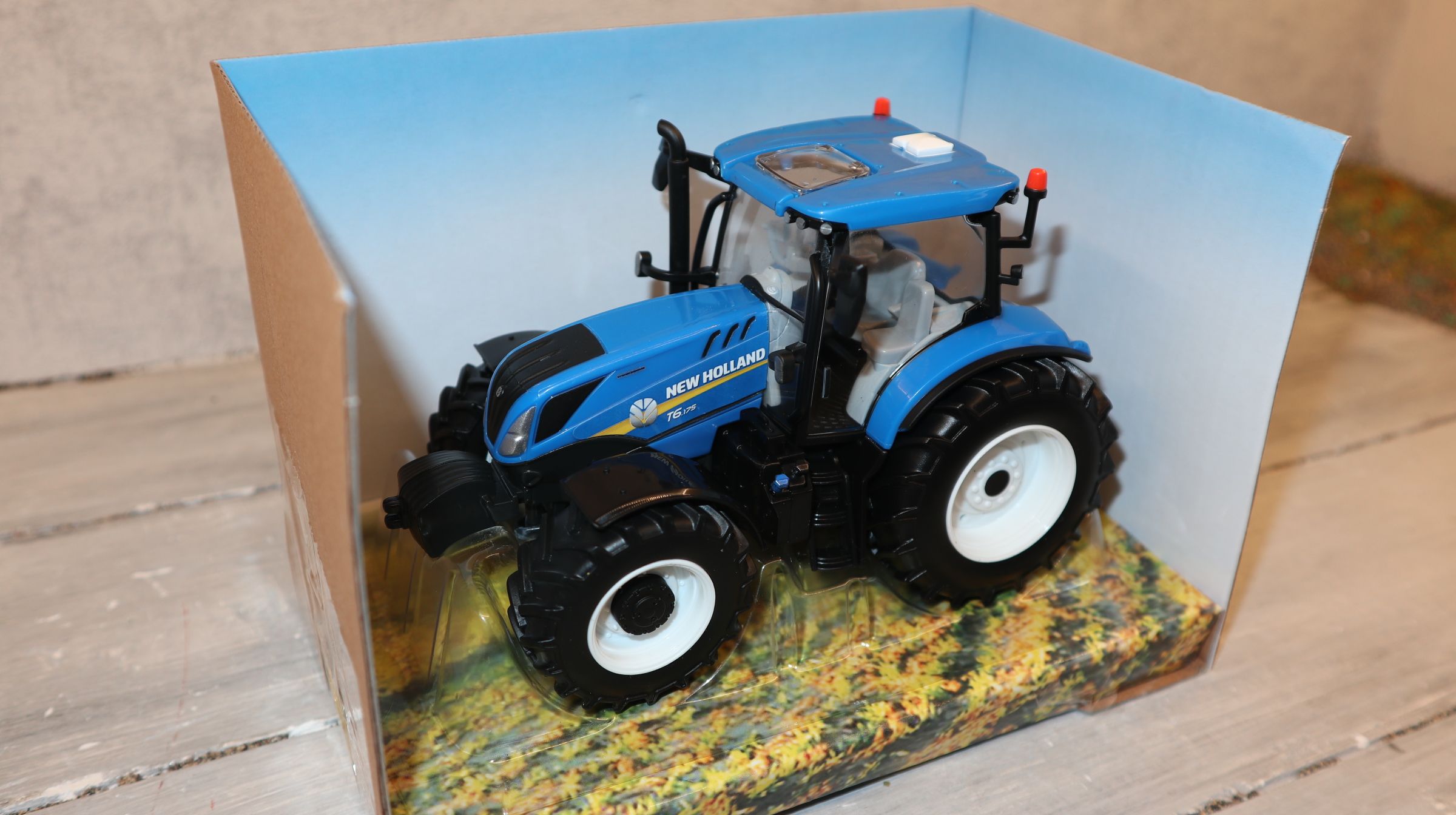 Britains 43356 in 1:32,  New Holland T6.175, NEU in OVP