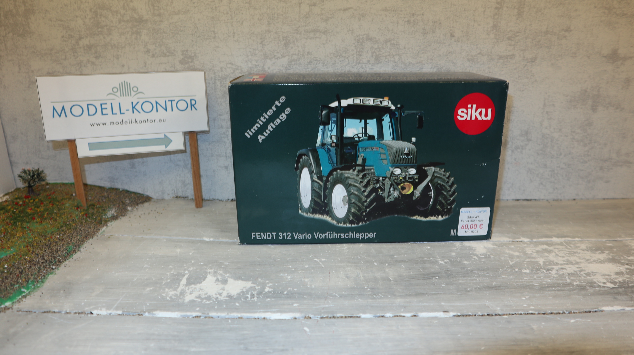 Siku 3056 in 1:32,  Fendt 312 Vario petrol Vorführschlepper, NEU in OVP