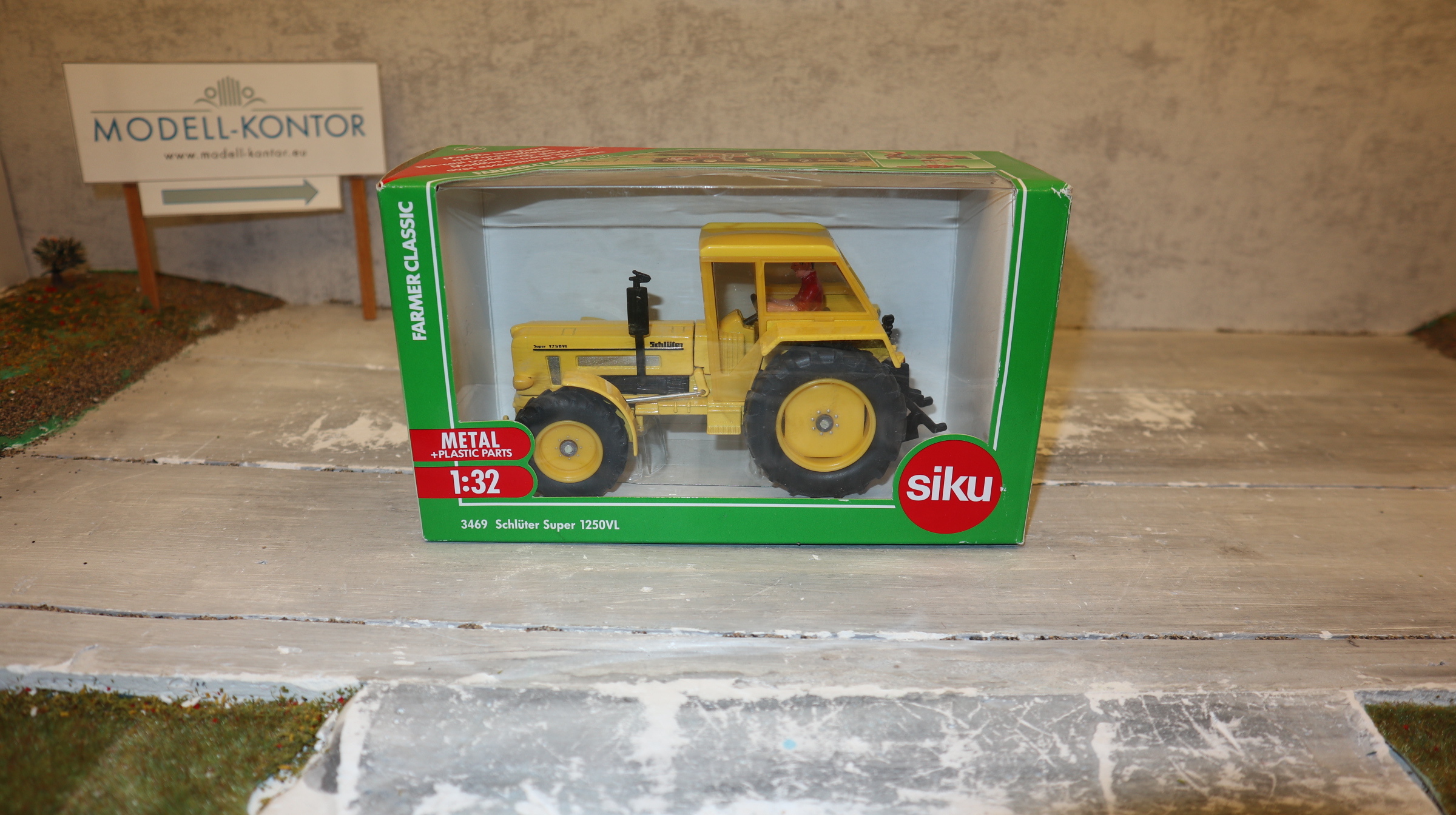 Siku 3469 in 1:32,  Schlüter 1250L in GELB, NEU in OVP