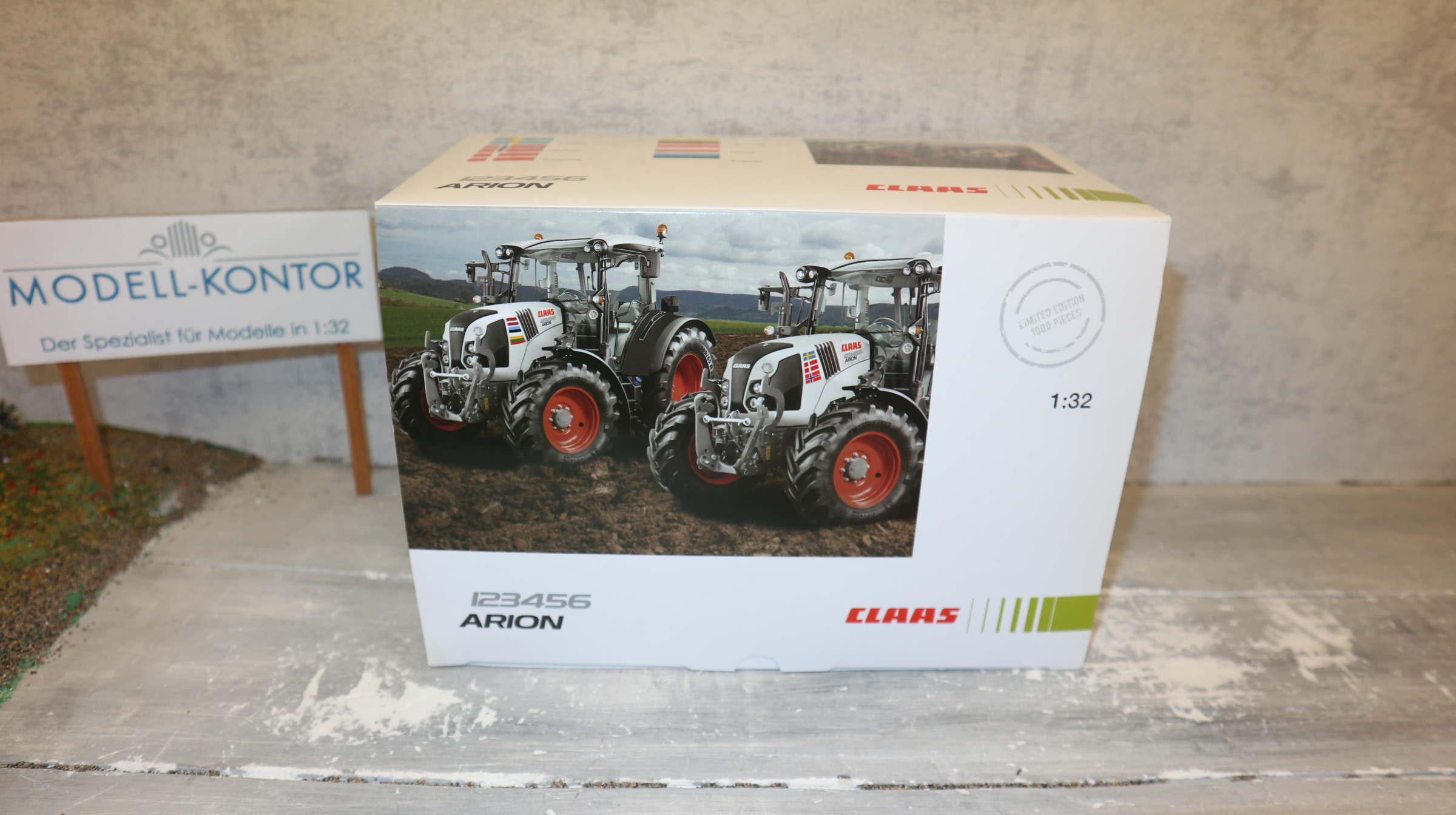 WIKING 01706770 in 1:32, Claas Arion 123456 weiß Ländertour, NEU in OVP