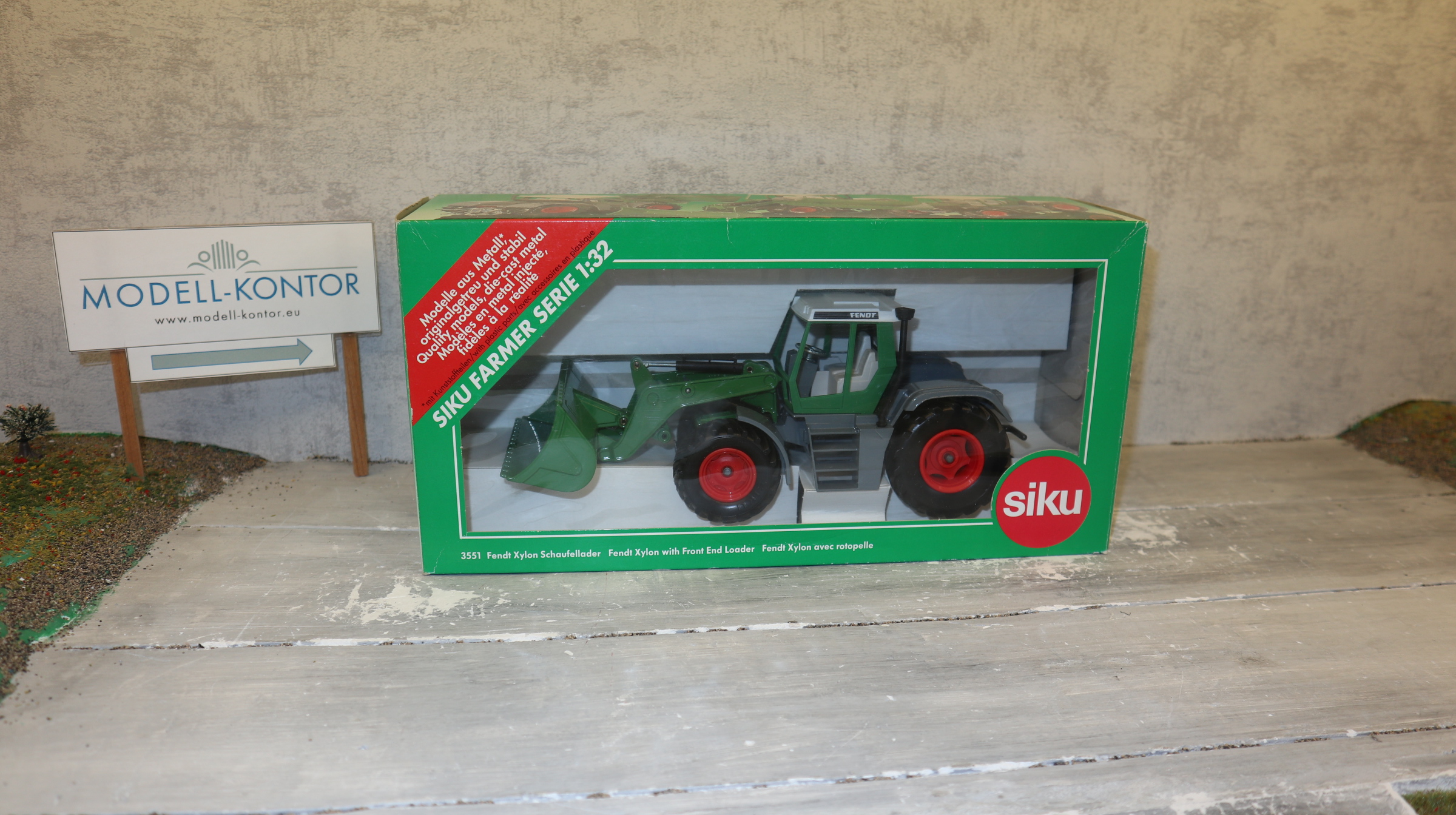 Siku 3551 in 1:32, Fendt Xylon mit Schaufellader grün-grau , NEU in OVP