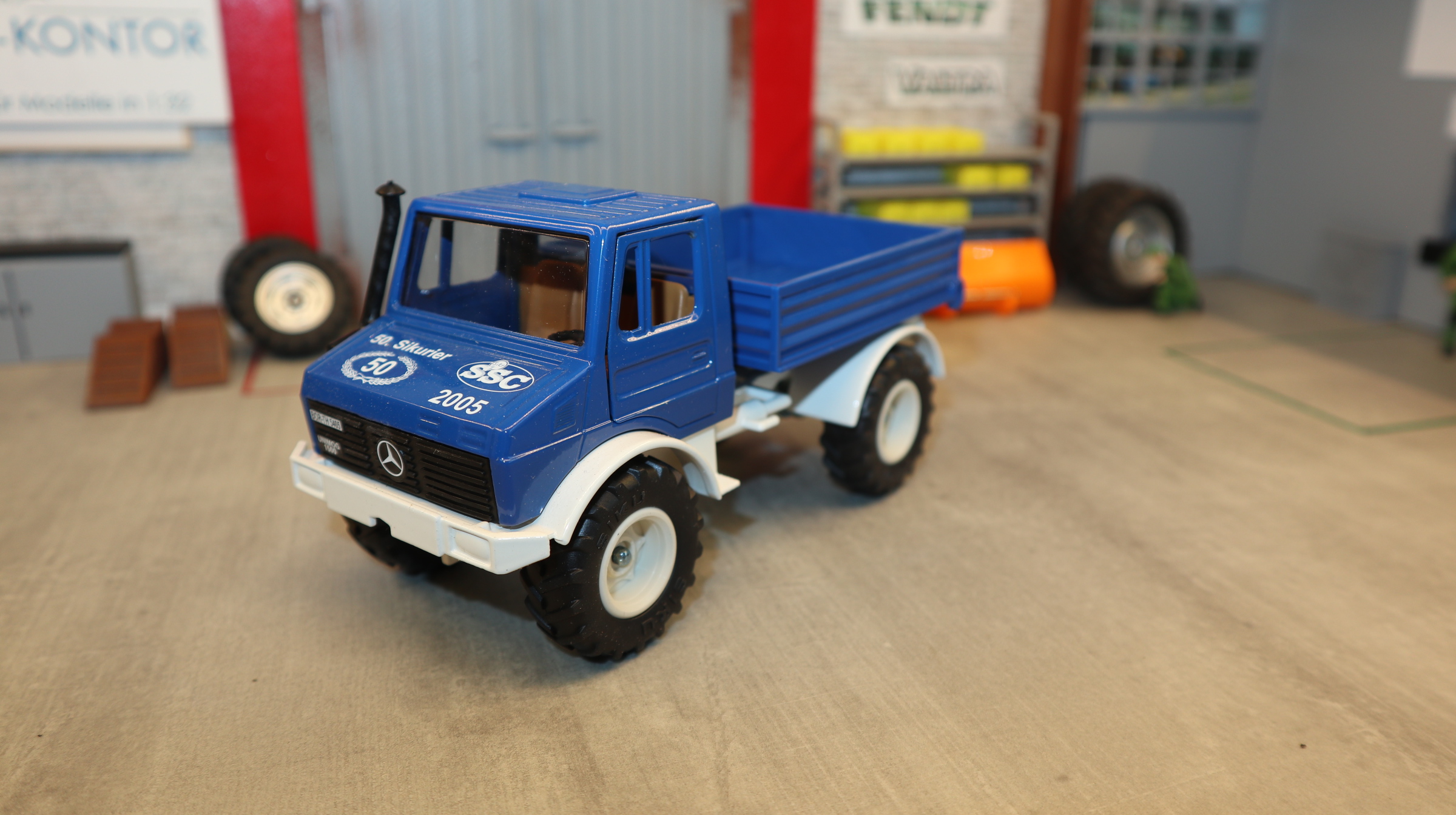 Siku 3153 in 1:32, UNIMOG 1700, Sondermodell blau-weiß, SSC 2005, NEU in OVP
