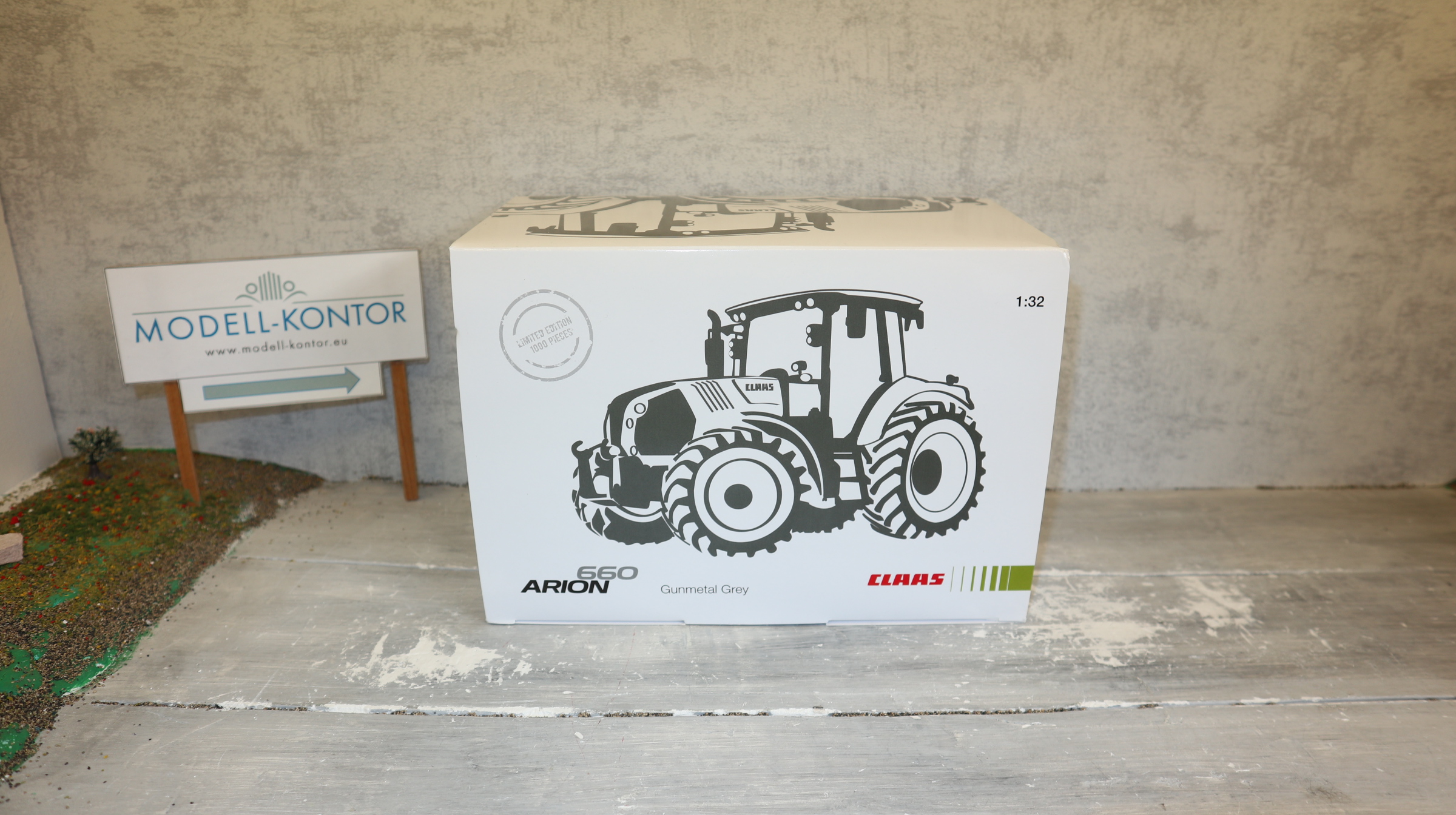 Wiking 02574710 in 1:32,  Claas Arion 660 Gunmetal Grey, NEU in OVP