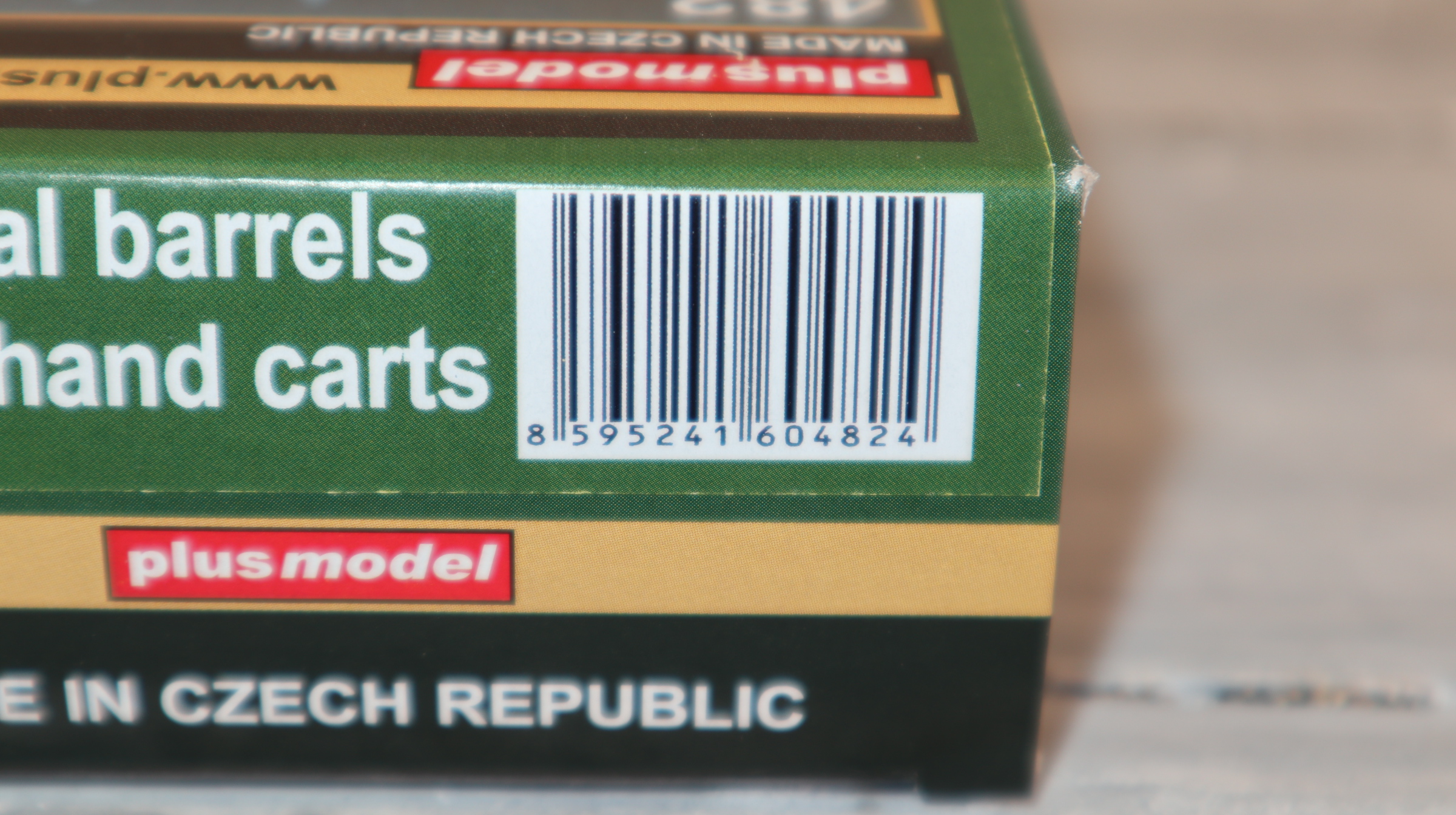 plus modell 482 in 1:35, Ölfässer Resin mit Karre als Bausatz, NEU in OVP