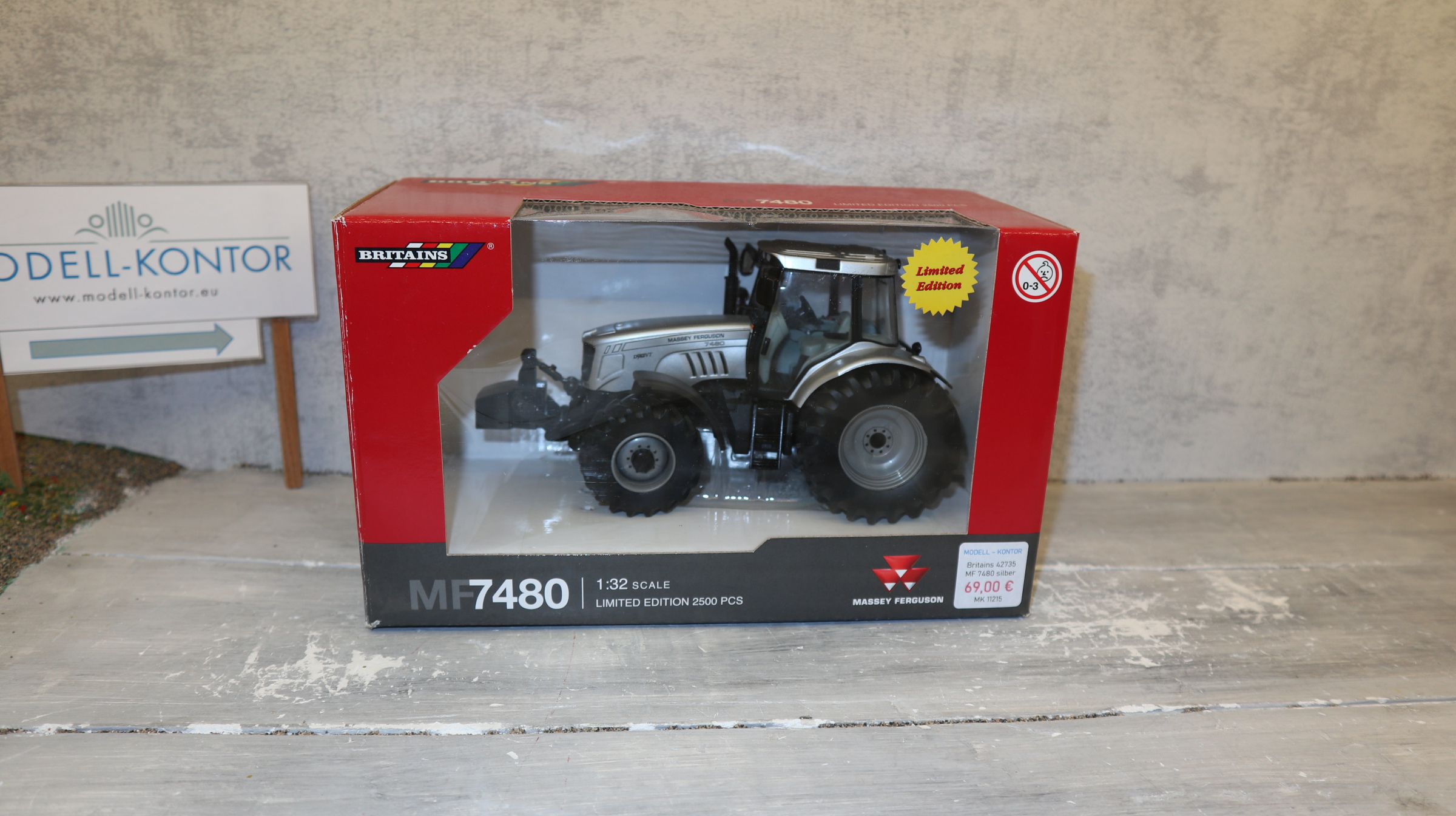 Britains 42735 in 1:32,  Massey Ferguson 7480 in silber, NEU in OVP