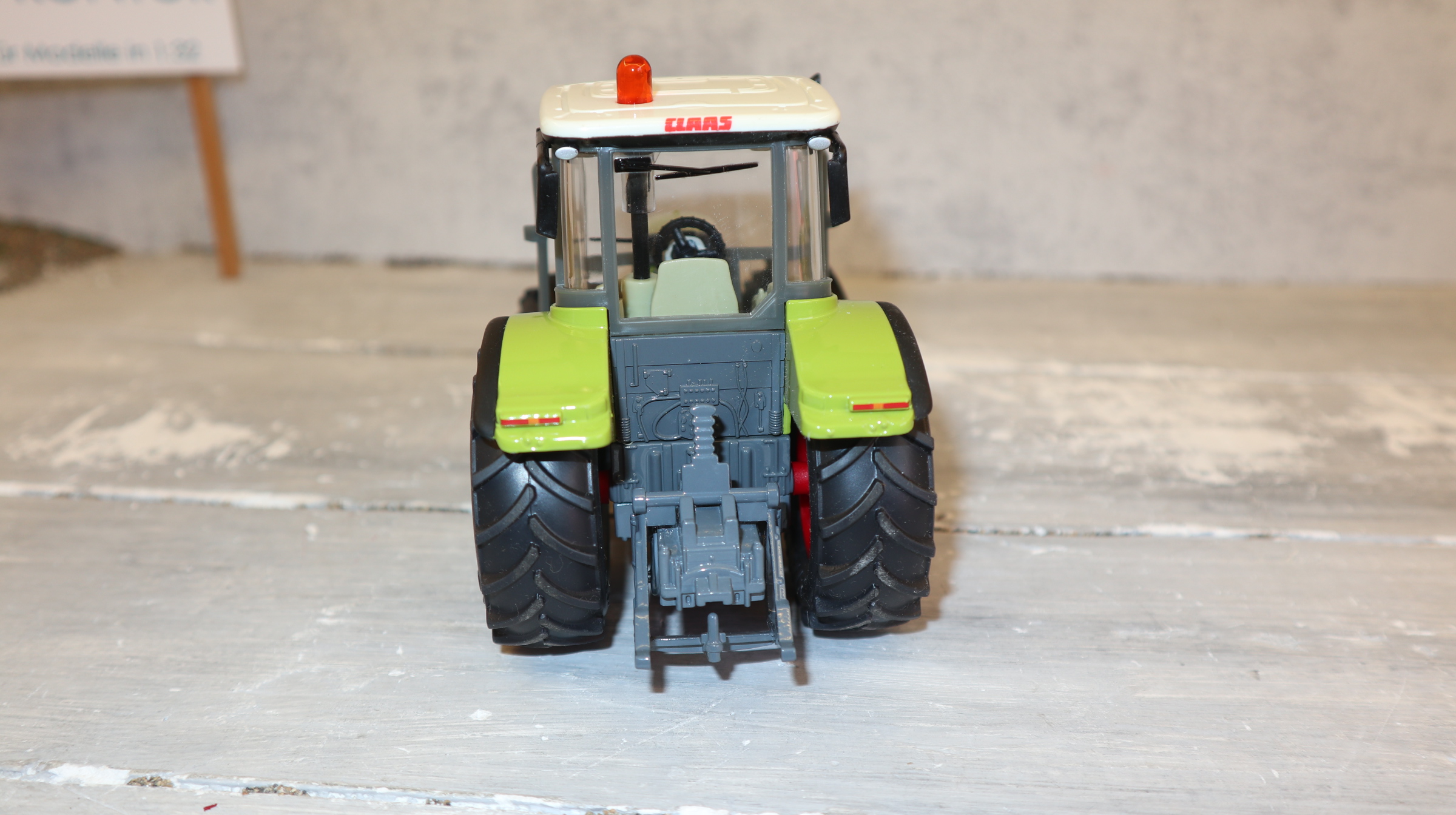 Siku 3256 in 1:32,  Claas Ares 697 ATZ mit Frontgewicht, NEU in OVP
