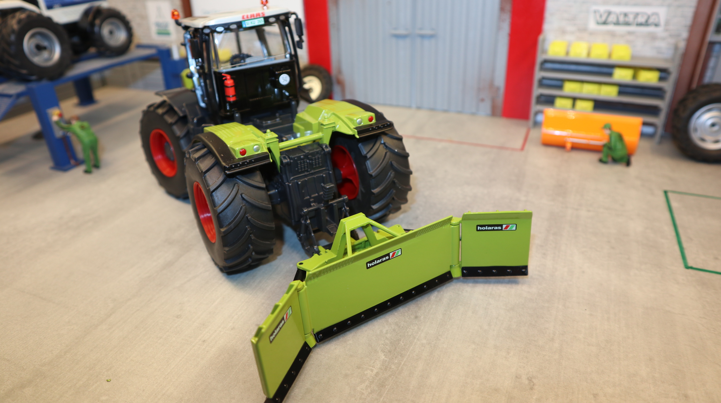 Siku 3271 + 2467 in 1:32, Claas Xerion mit Maisschiebeschild als Set, NEU in OVP