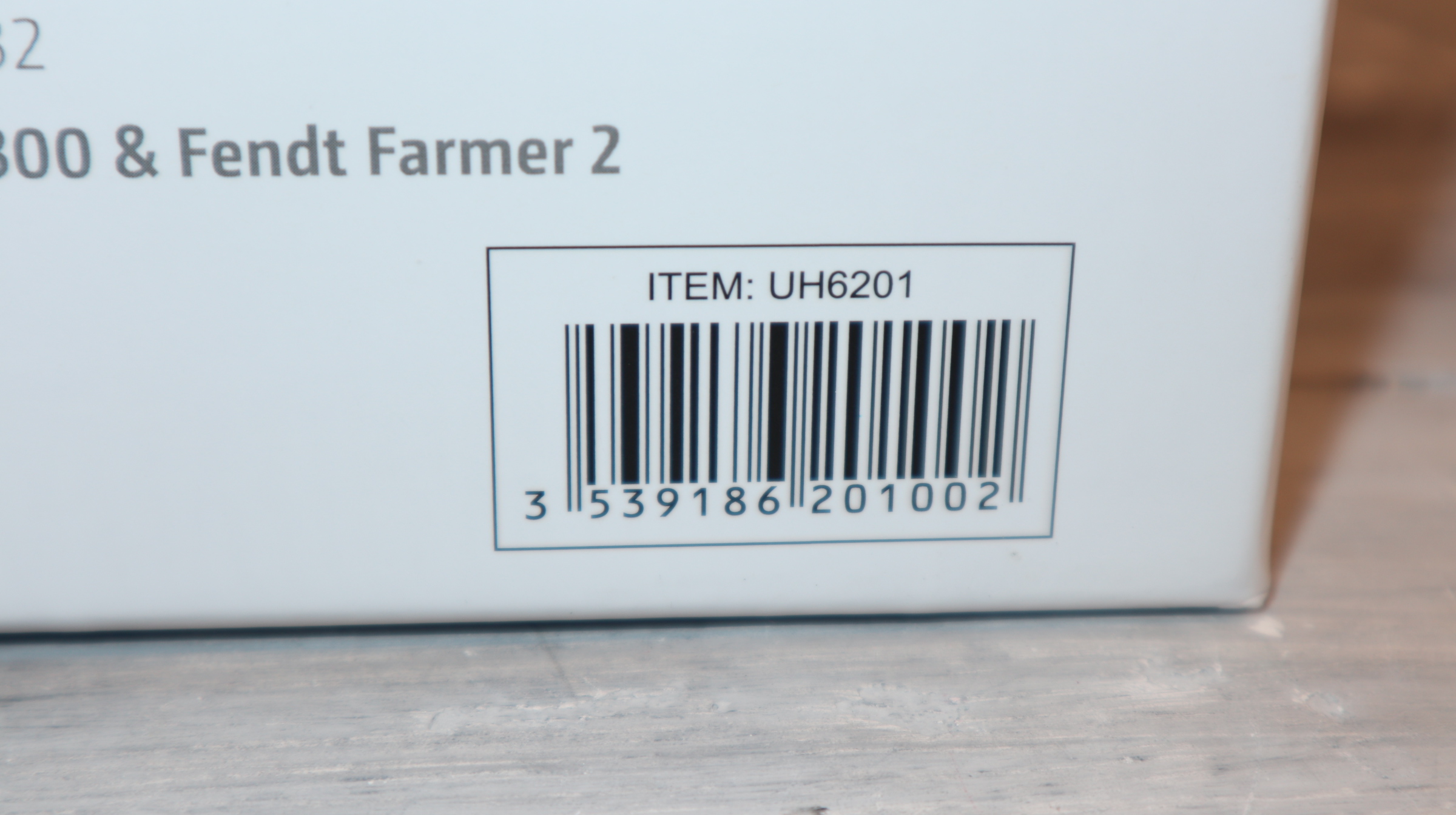 UH 6201 in 1:32  Fendt Farmer 2 mit AMAZONE Streuer, Sondermodell NEU in OVP