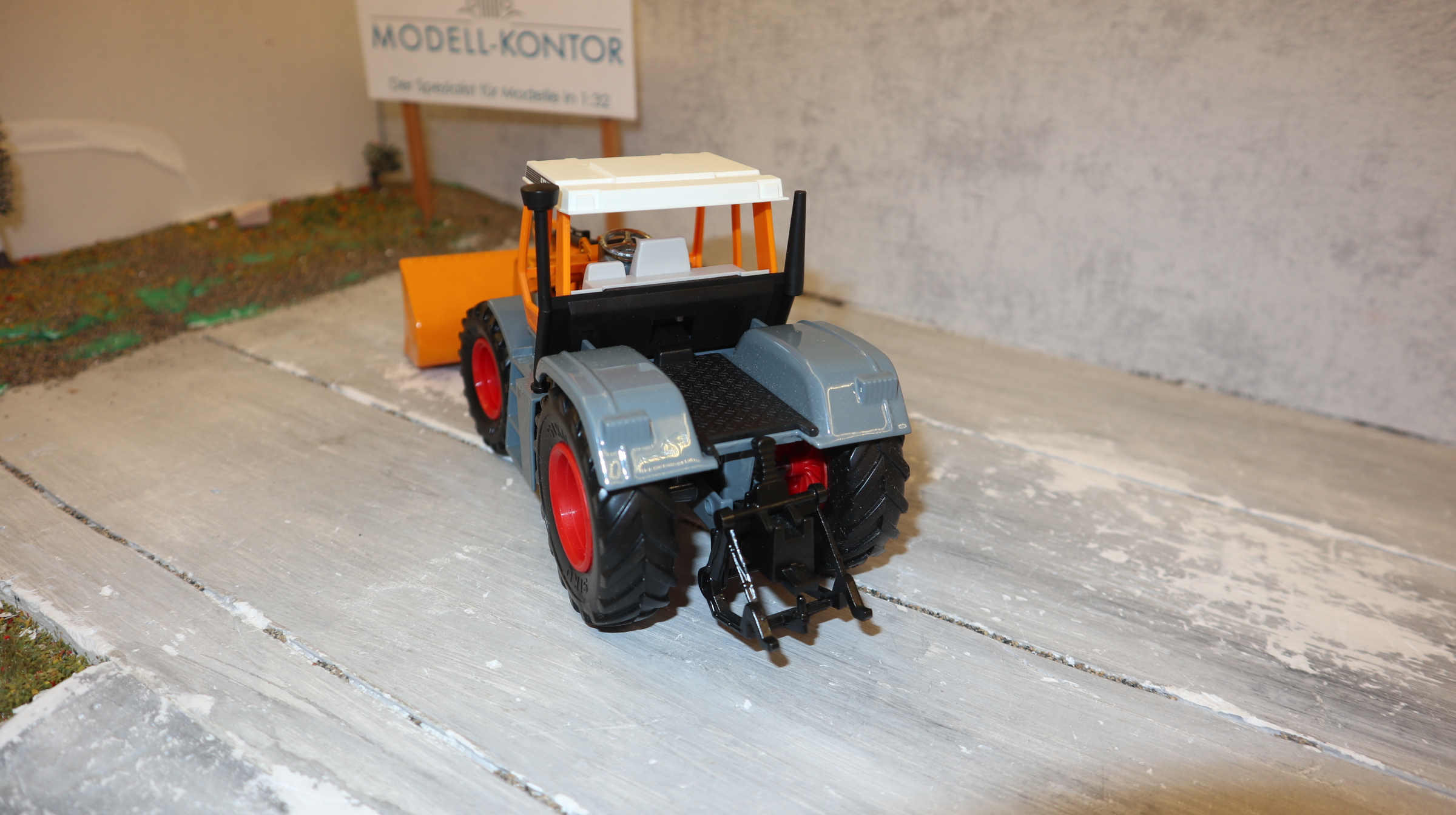 Siku 3551 in 1:32, Fendt Xylon mit Schaufellader in ORANGE, NEU in OVP