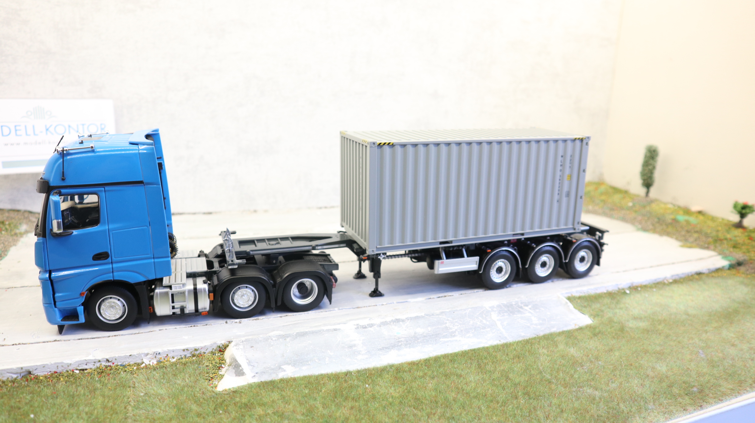 MarGe 2325 in 1:32, PACTON Container Chassis für 20" und 40 " DIN-Container, NEU in OVP