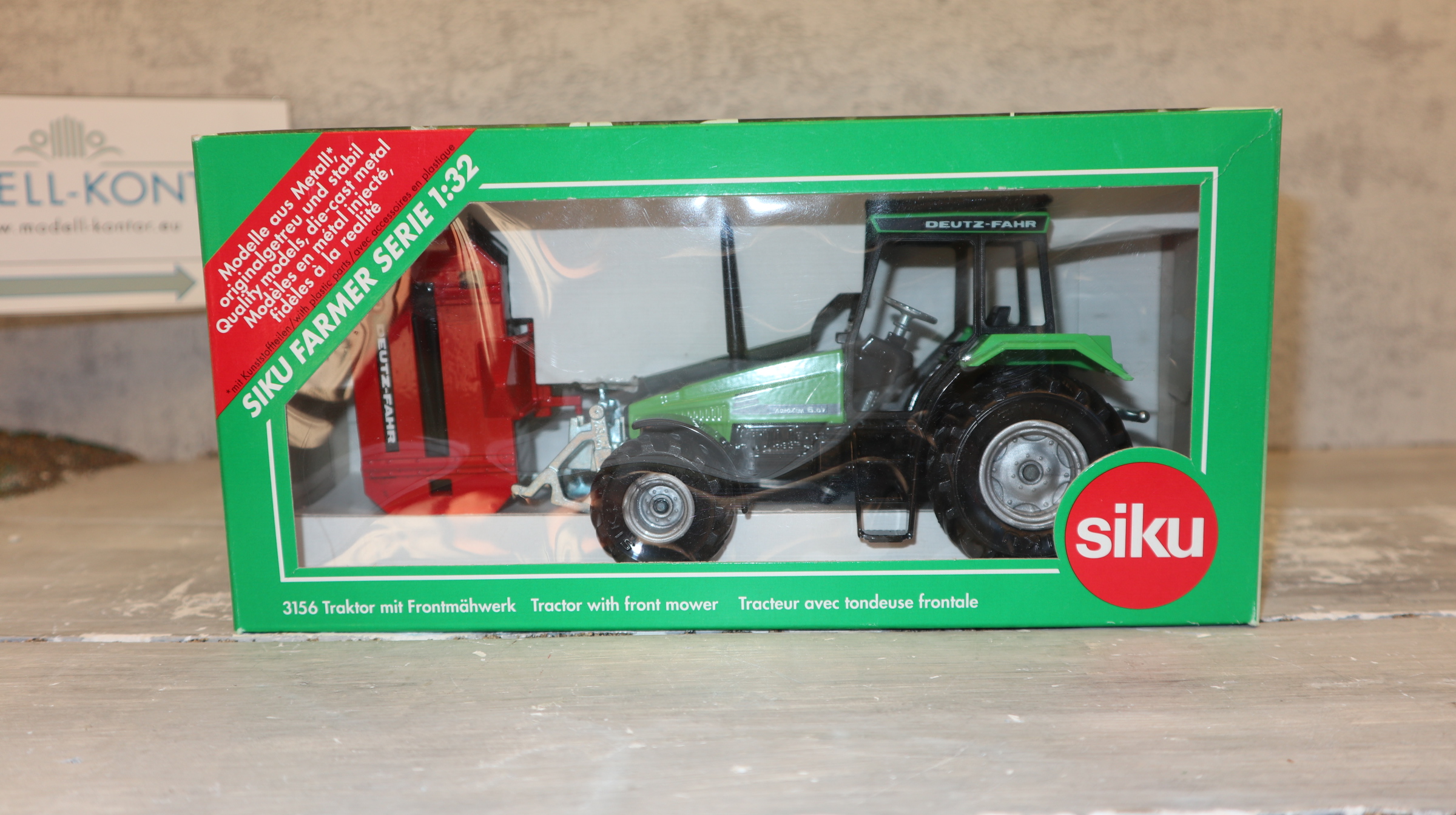 Siku 3156 in 1:32, Deutz 6.07 mit Frontmäher, Version 1 silberne Kupplung,  NEU in OVP